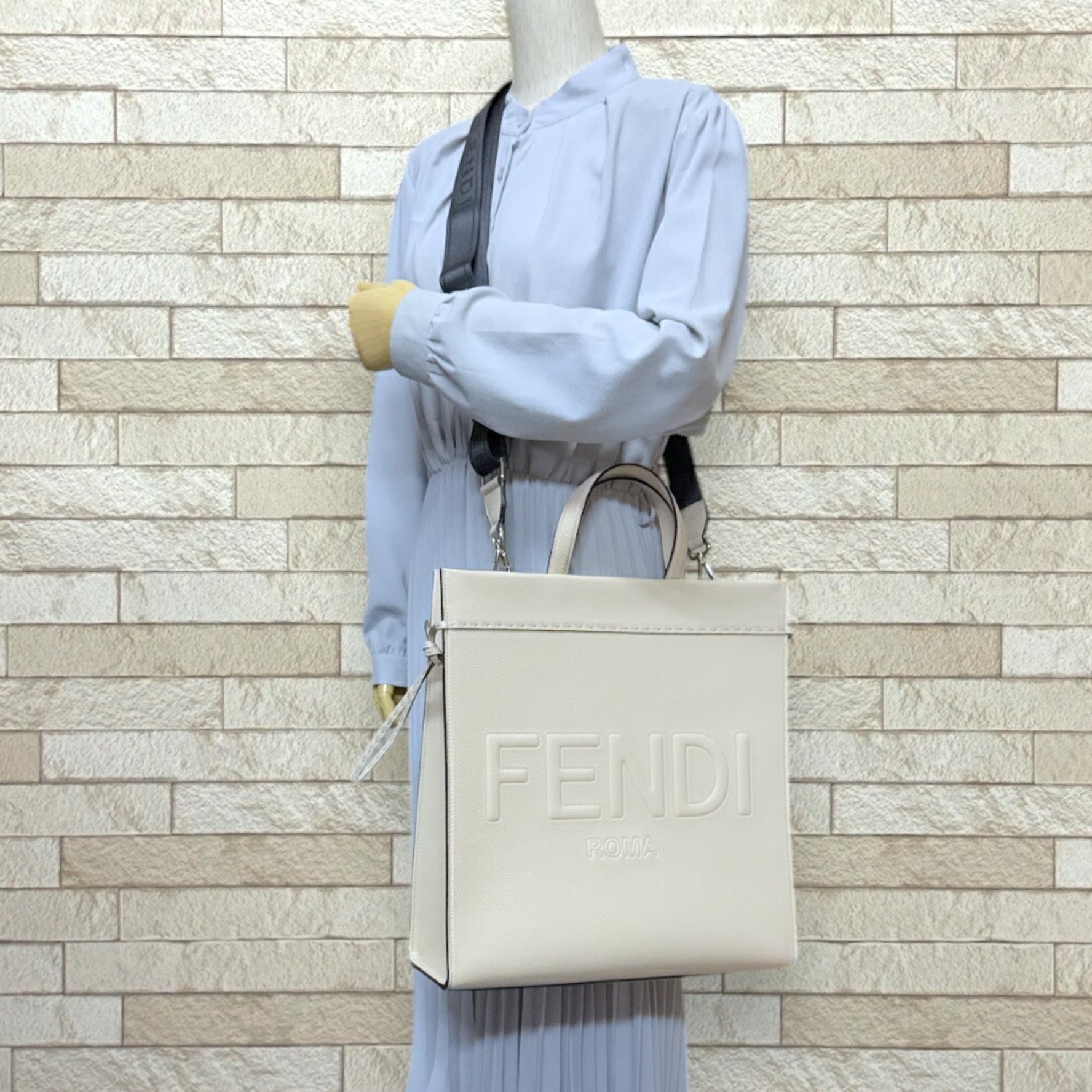 Fendi Go To Shopper Medium Shoulder Bag Leather Unisex