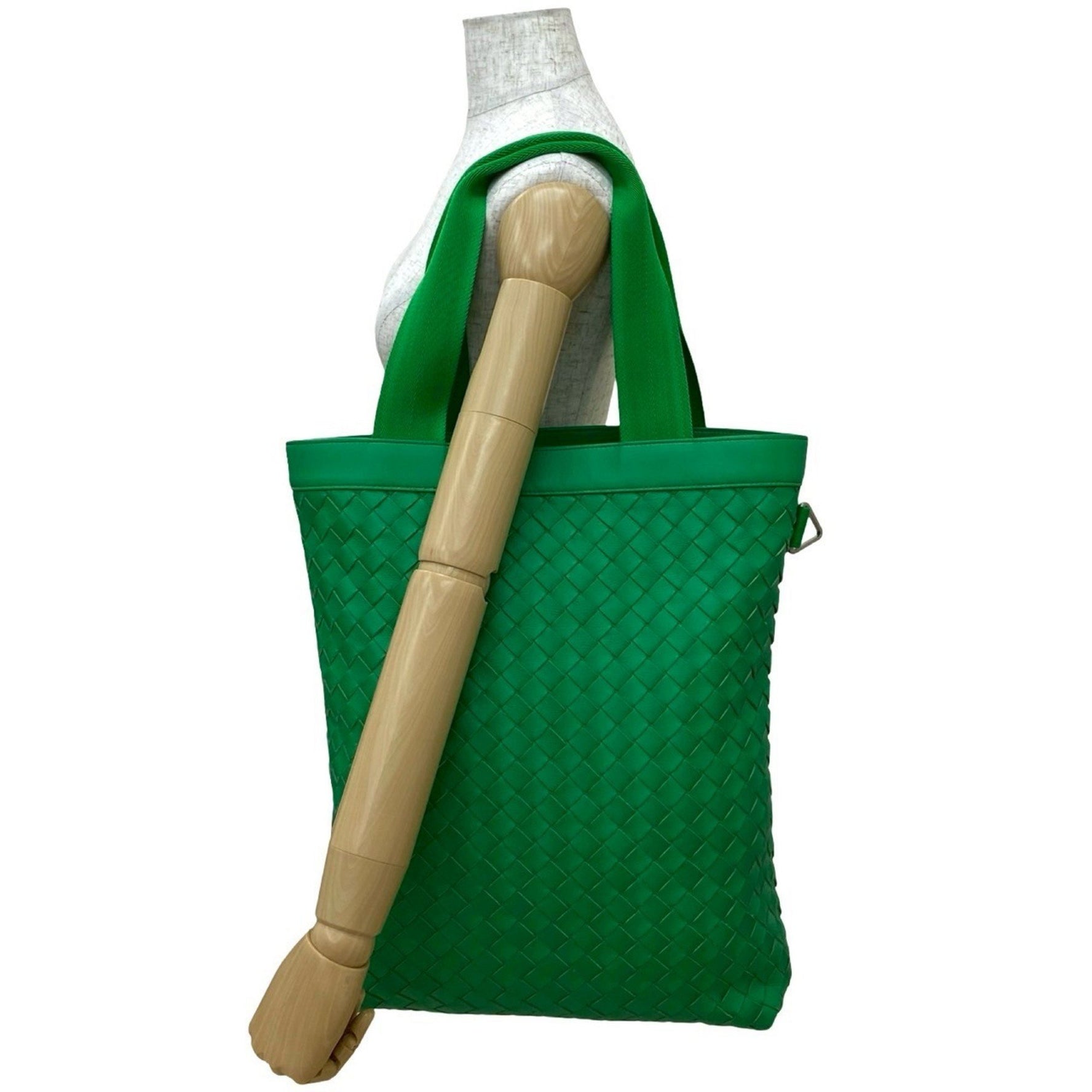 BOTTEGA VENETA The Arcoto Maxi Intrecciato Leather Tote Bag in Light