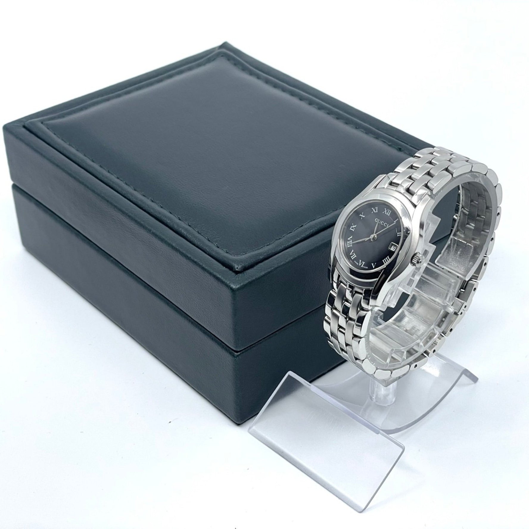 GUCCI 5500L Women's Watch with Black Dial, Date Display, Quartz Movement, Round Roman Numerals, Analog G
