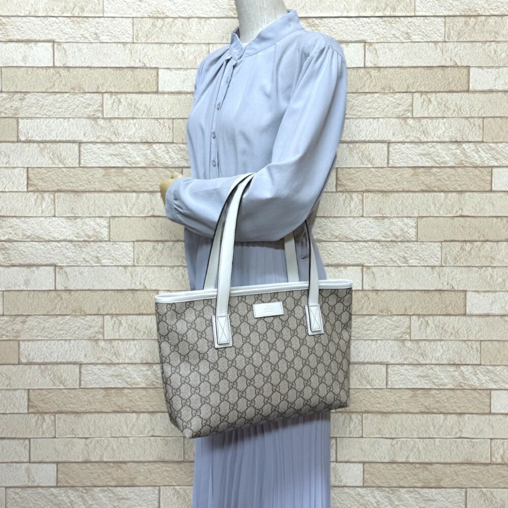 Gucci GG Supreme Tote Bag Canvas Beige