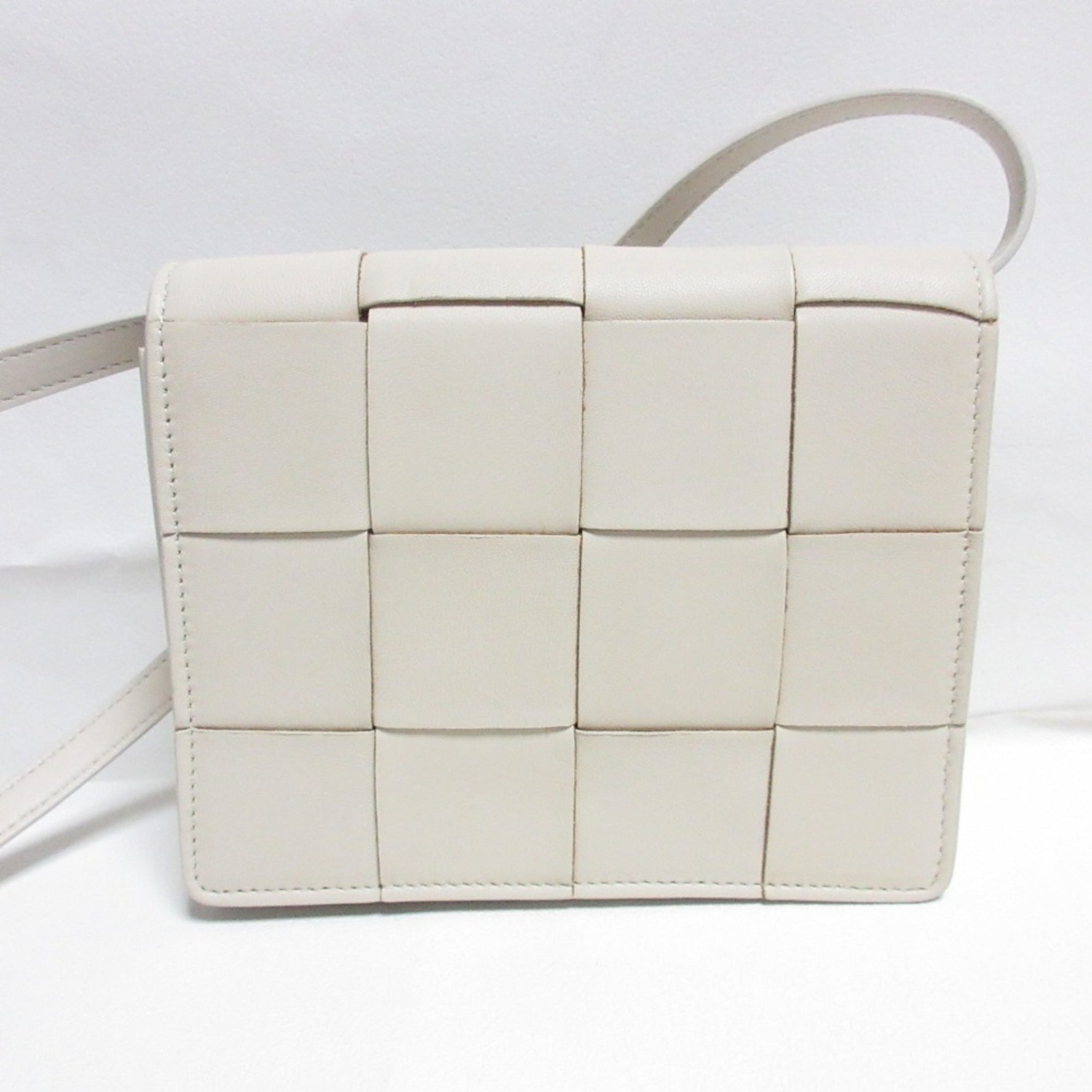 BOTTEGA VENETA Cassette Maxi Intrecciato Leather Shoulder Bag Beige