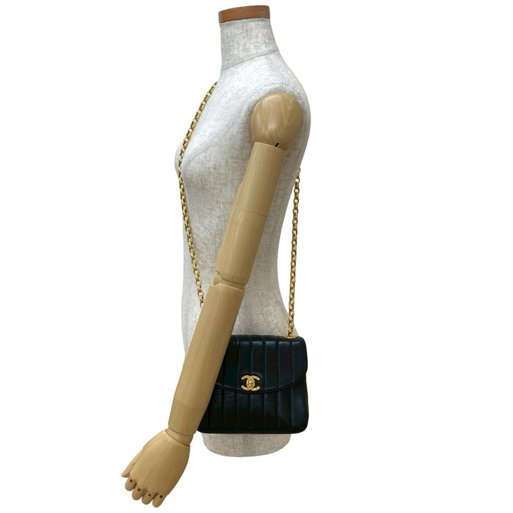 CHANEL Coco Lambskin Leather Shoulder Bag with Chain