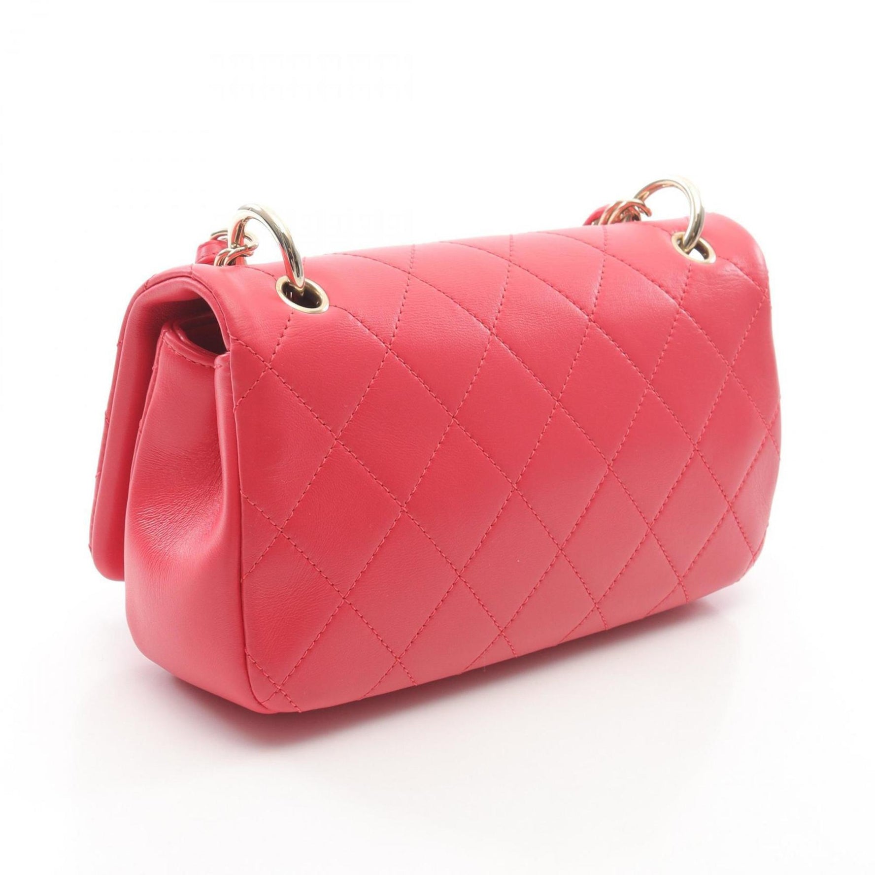 CHANEL Matelasse Shoulder Bag in Lambskin Leather, Red