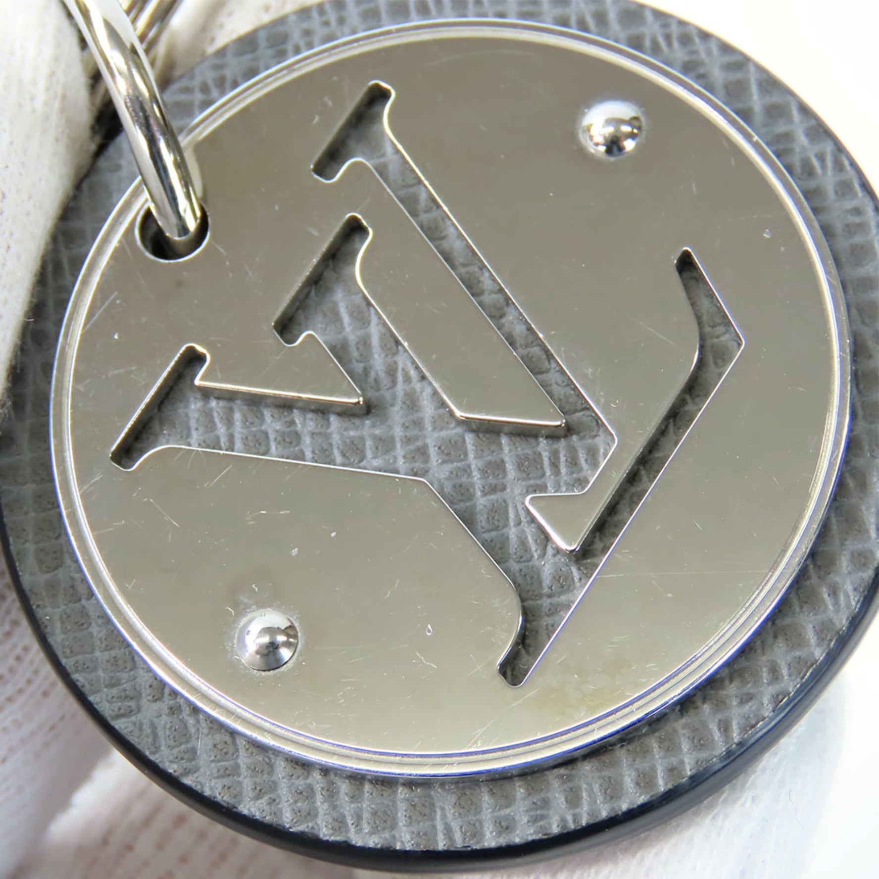 Louis Vuitton Keychain Porto Cle LV Circle Taiga Metal Grey Charm Accessory Men's