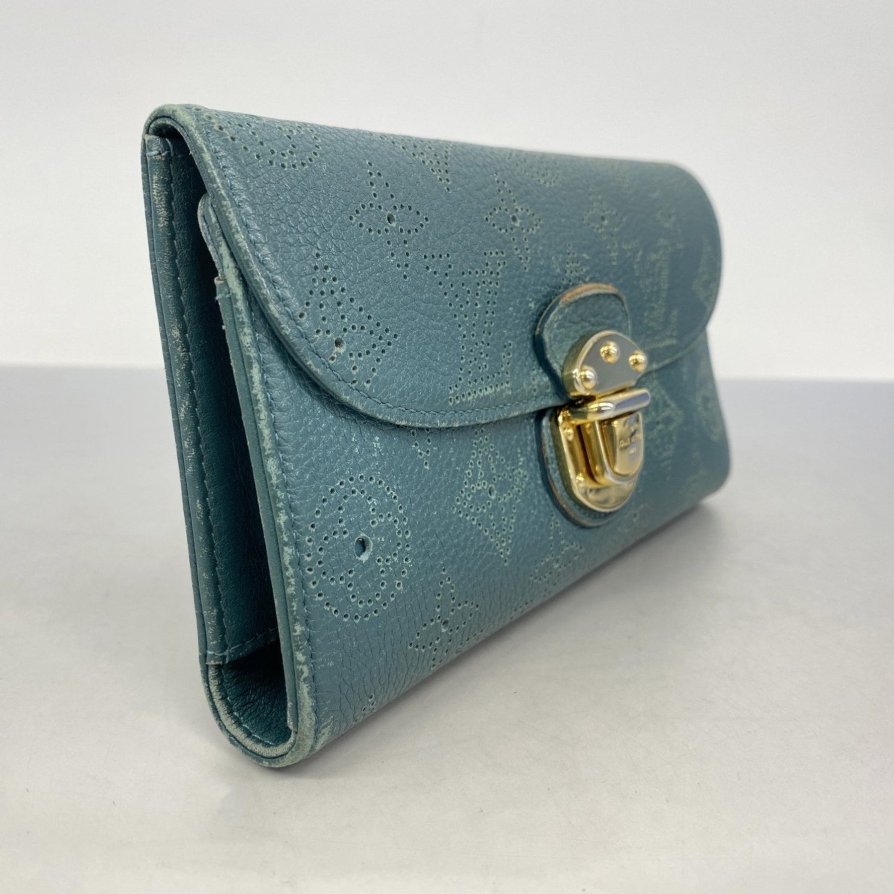 Louis Vuitton Mahina Portefeuille Amelia Tri-fold Wallet M58093 Lagon Women's