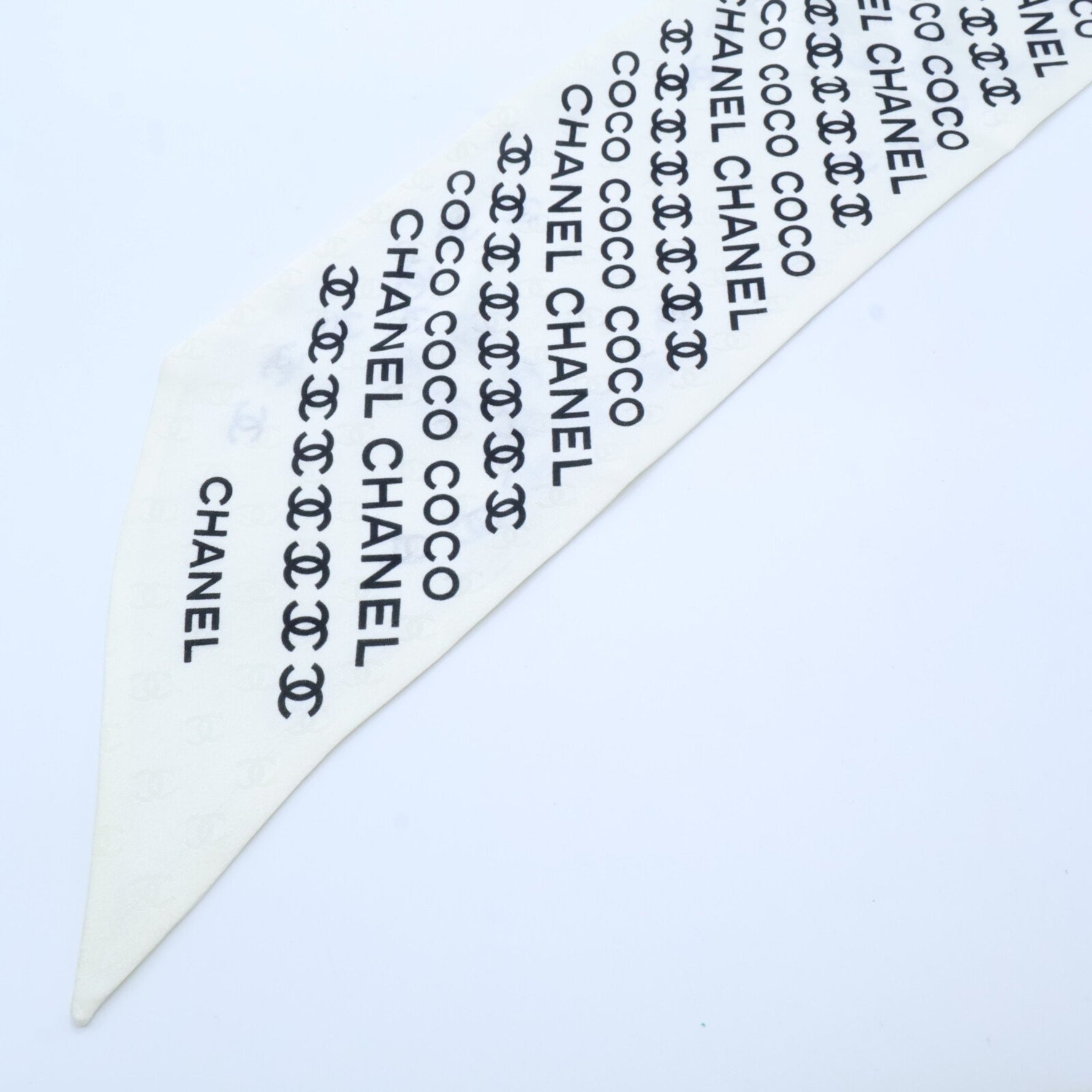 CHANEL 2015 Spring/Summer Silk Coco Mark & Logo Twilly Scarf