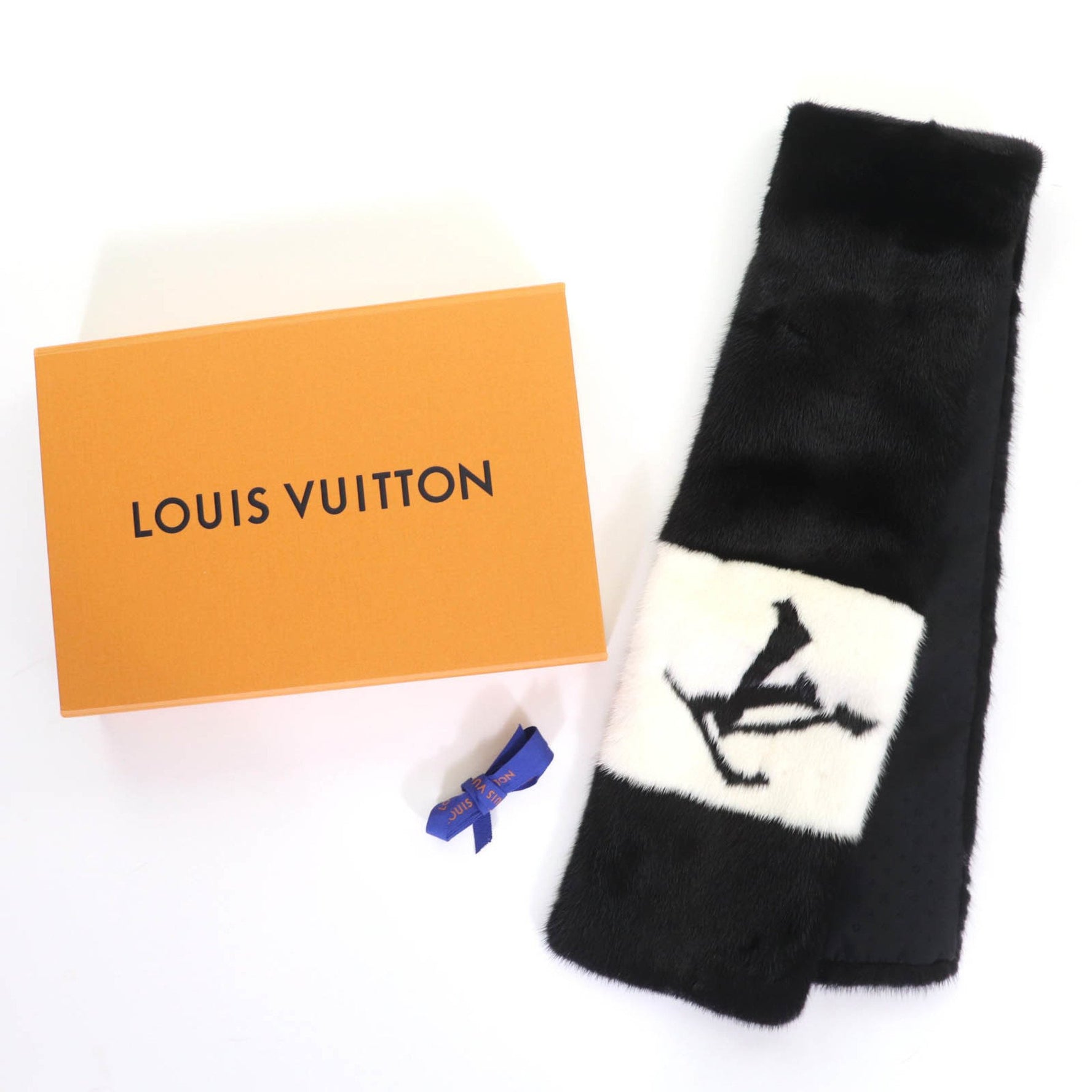LOUIS VUITTON Echarpe Gaugram LV Logo Mink Fur Scarf/Tippet Shawl in Black and White with Box, Made Italy, Authentic