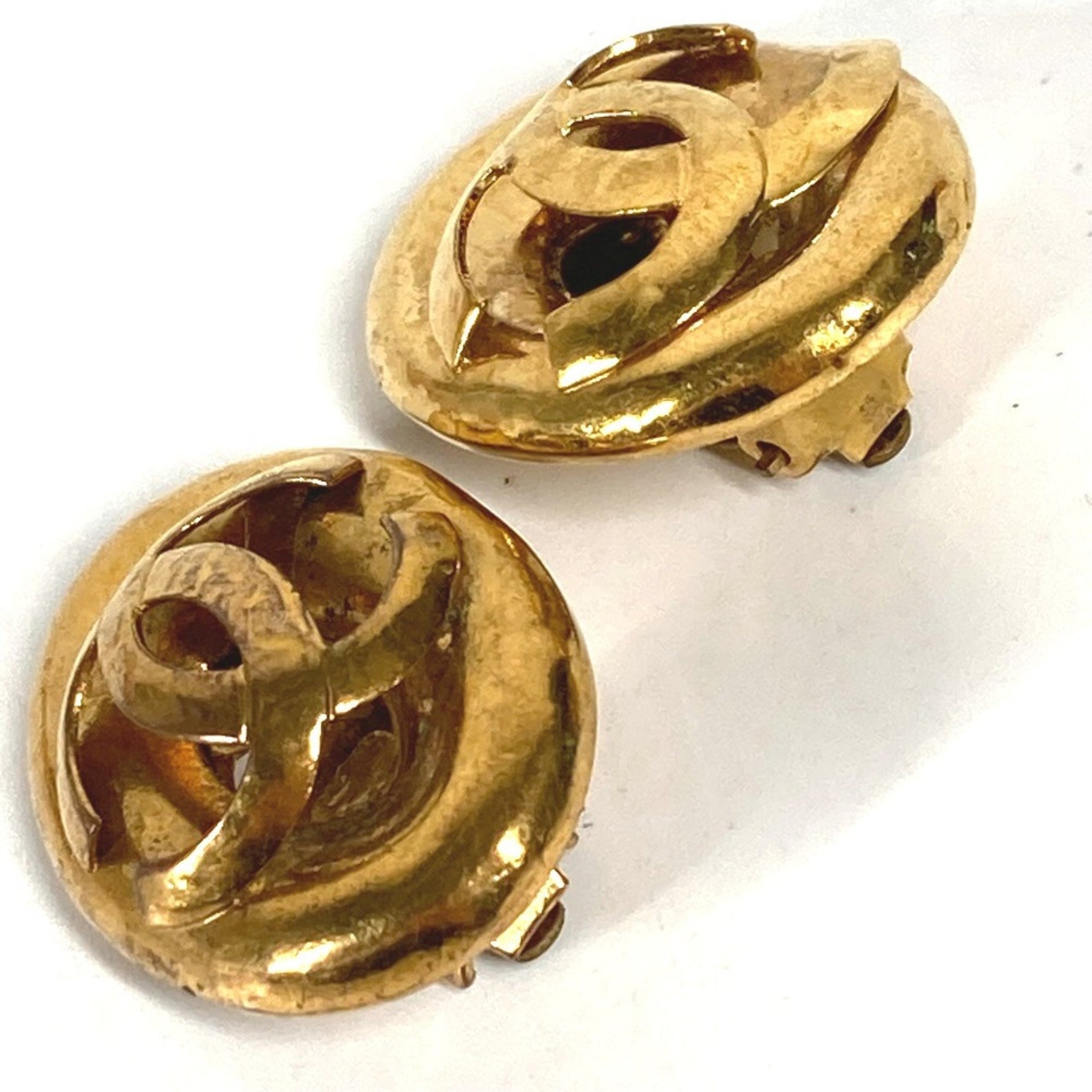 CHANEL Vintage CC Coco Mark Round Earrings in Metal