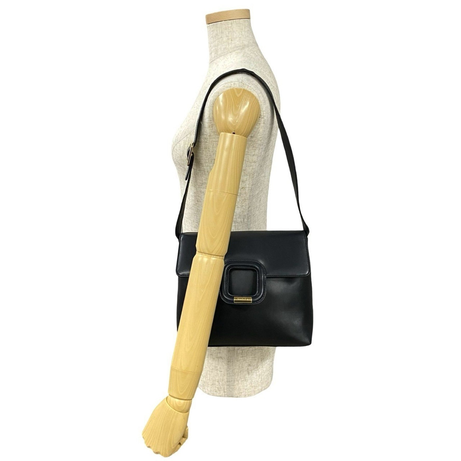 GUCCI Vintage Logo Metal Hardware Leather Semi-Small Shoulder Bag Pochette