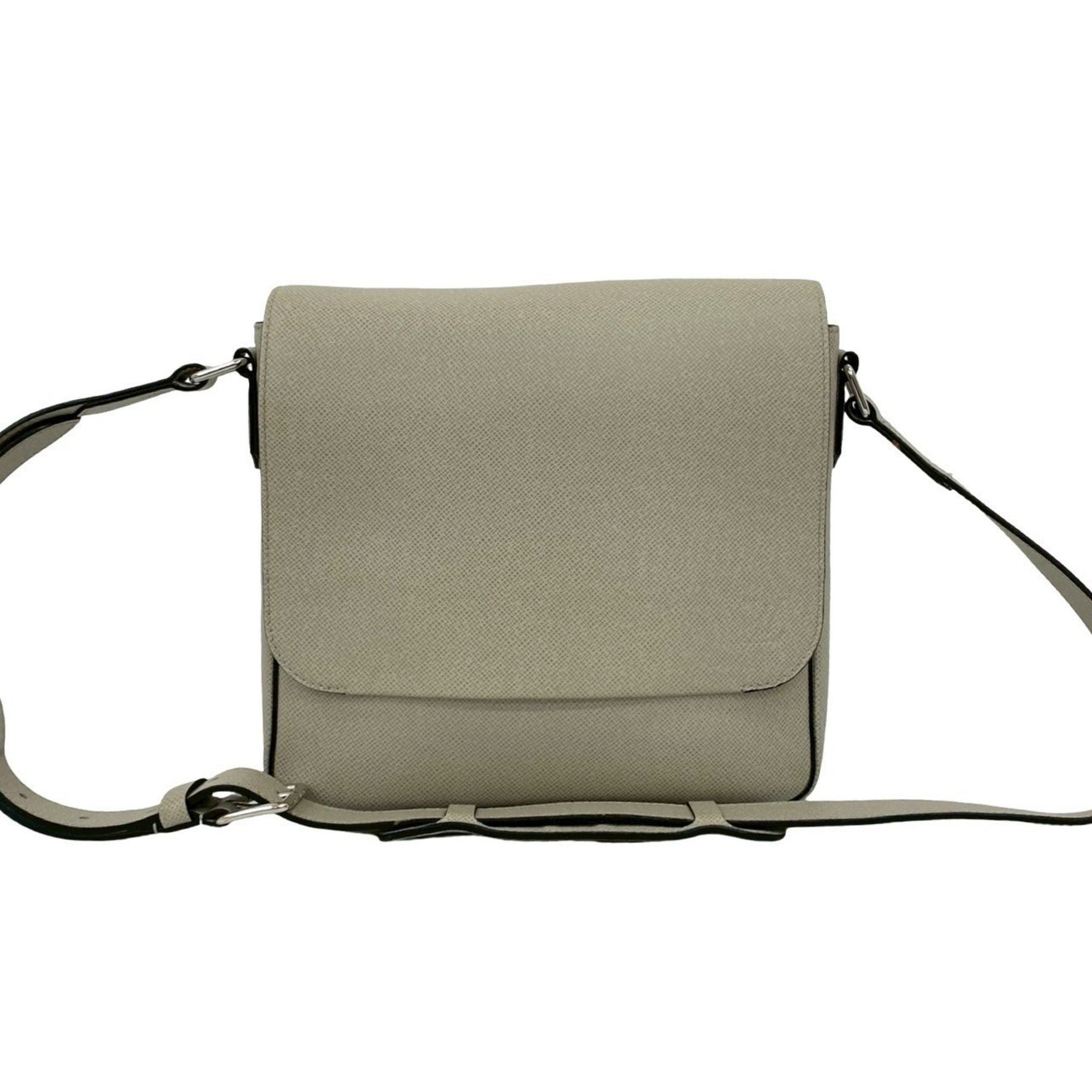 LOUIS VUITTON Roman PM Taiga Leather Shoulder Bag/Body Bag, Polaire, Light