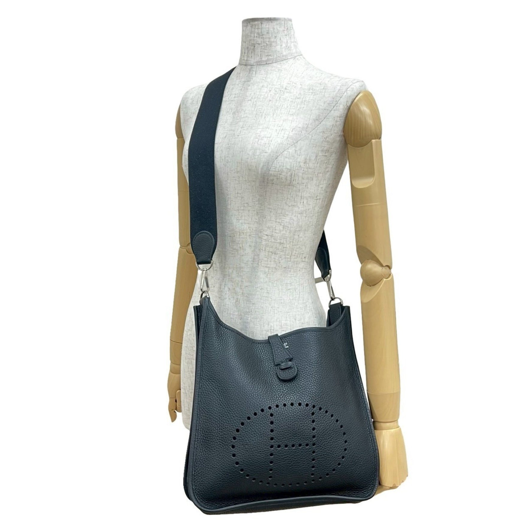 □H Stamp HERMES Evelyn II PM Logo Taurillon Clemence Leather Shoulder Bag Pochette