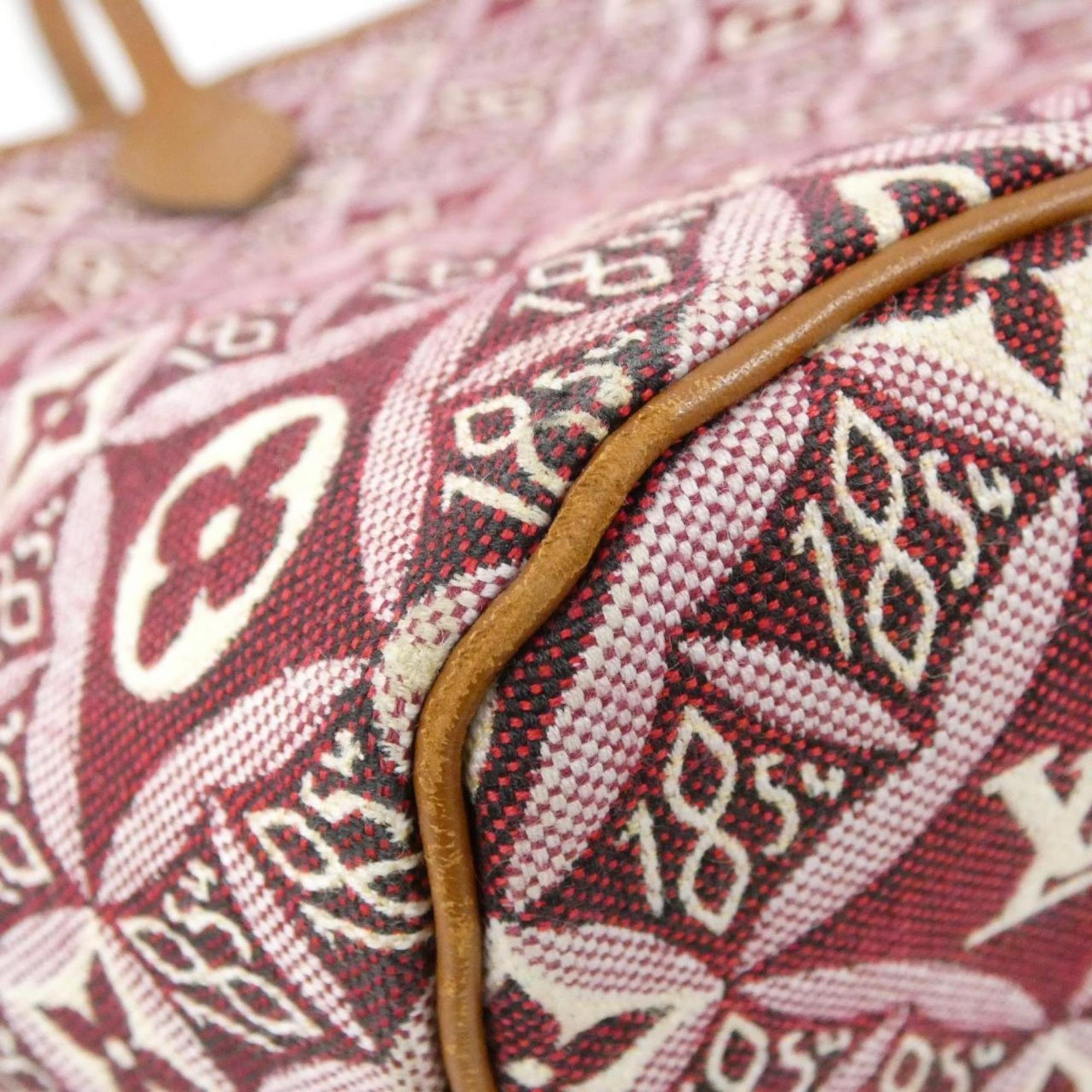 Louis Vuitton Neverfull Handbag