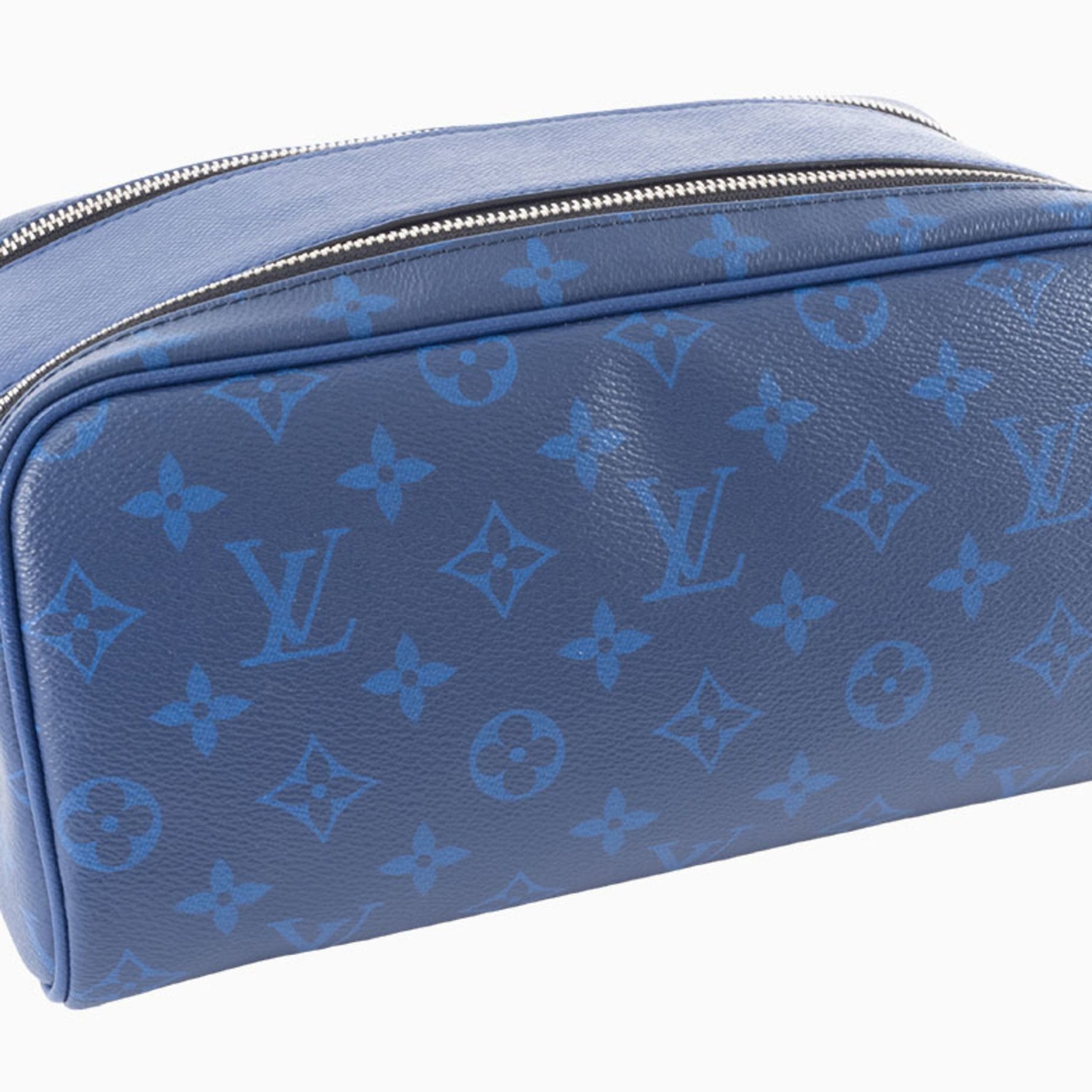 Louis Vuitton Dopp Kit Clutch Bag/Second Bag Monogram | Taiga Leather