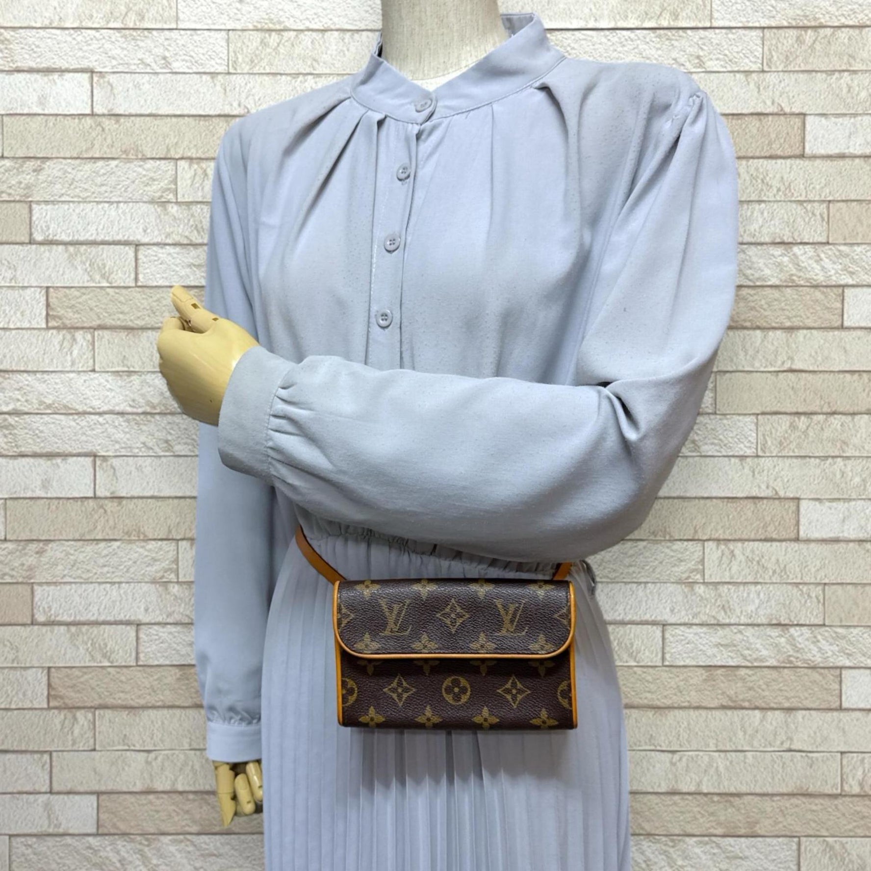 Louis Vuitton Pochette Florentine Monogram Waist Bag Canvas Brown LOUIS VUITTON