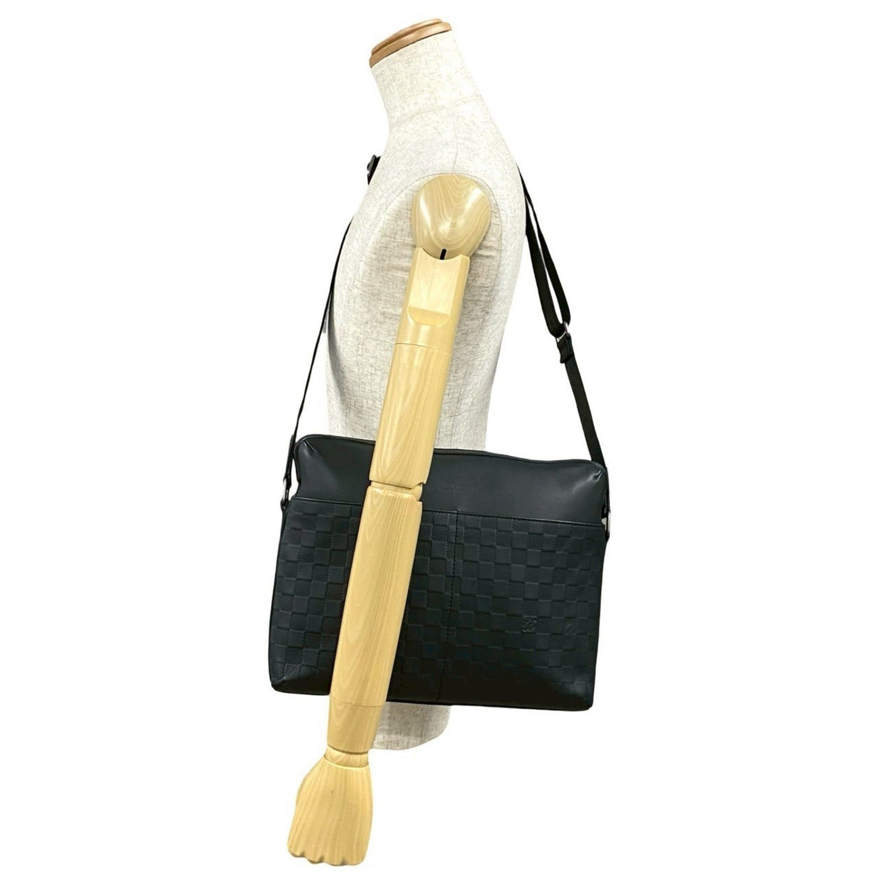 Louis Vuitton Calypso MM Damier Infini Leather Shoulder Bag/Business Bag in Noir (506-7)