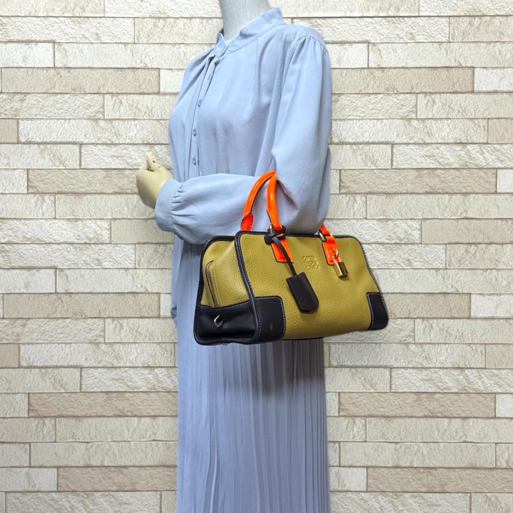 LOEWE Amazona 28 Handbag Leather Beige