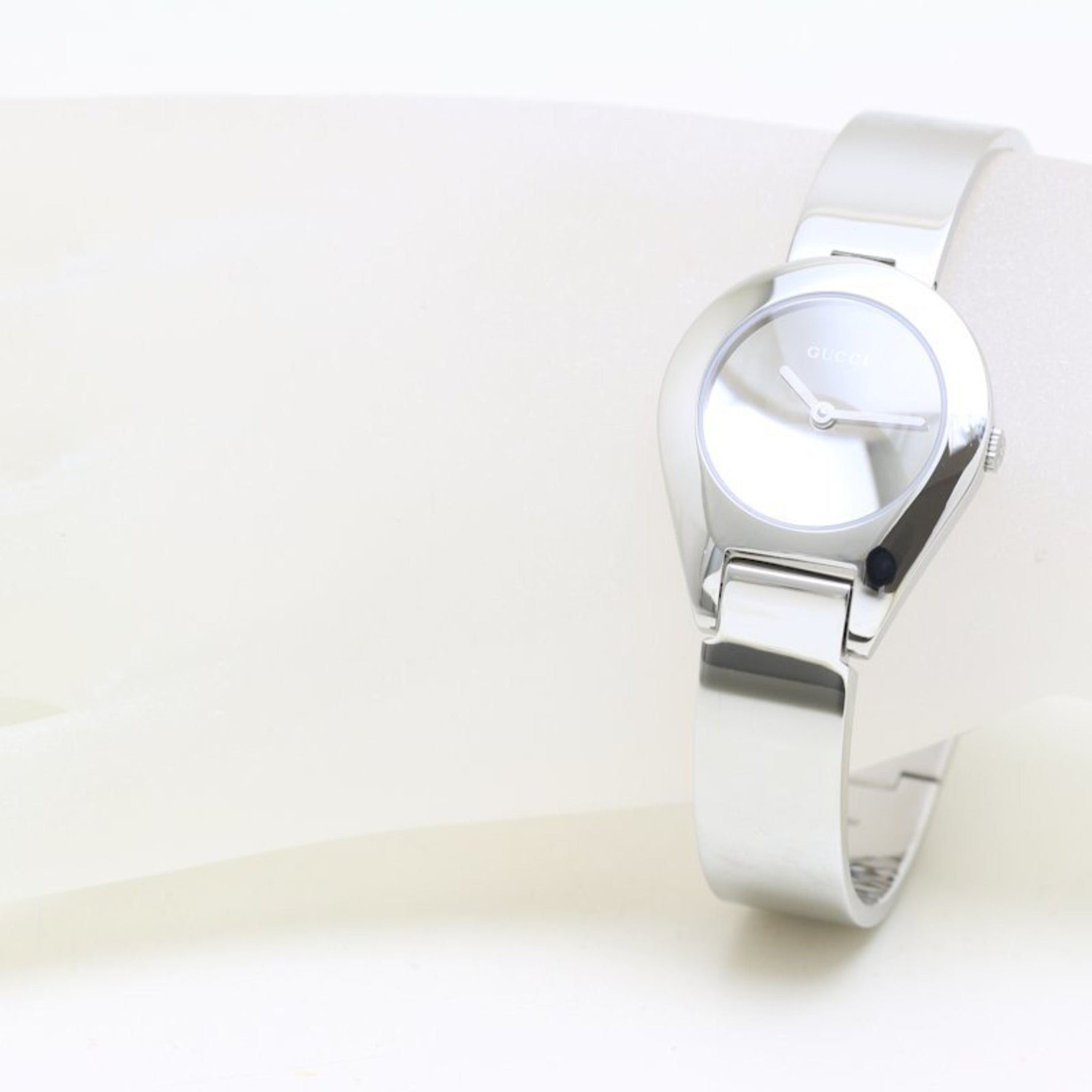 GUCCI 6700 Series YA067504 6700L Stainless Steel Ladies Watch