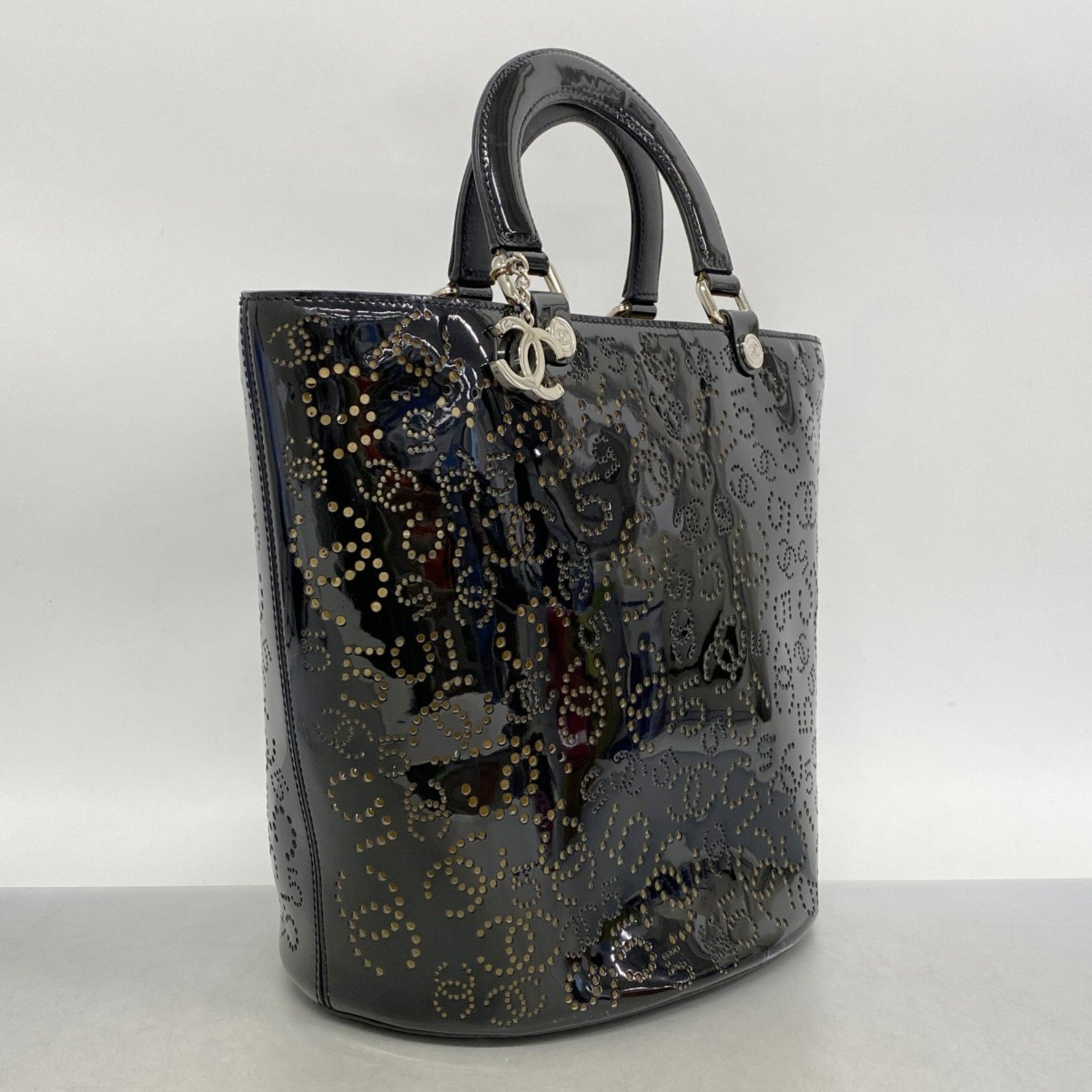 Chanel handbag in patent leather with perforation