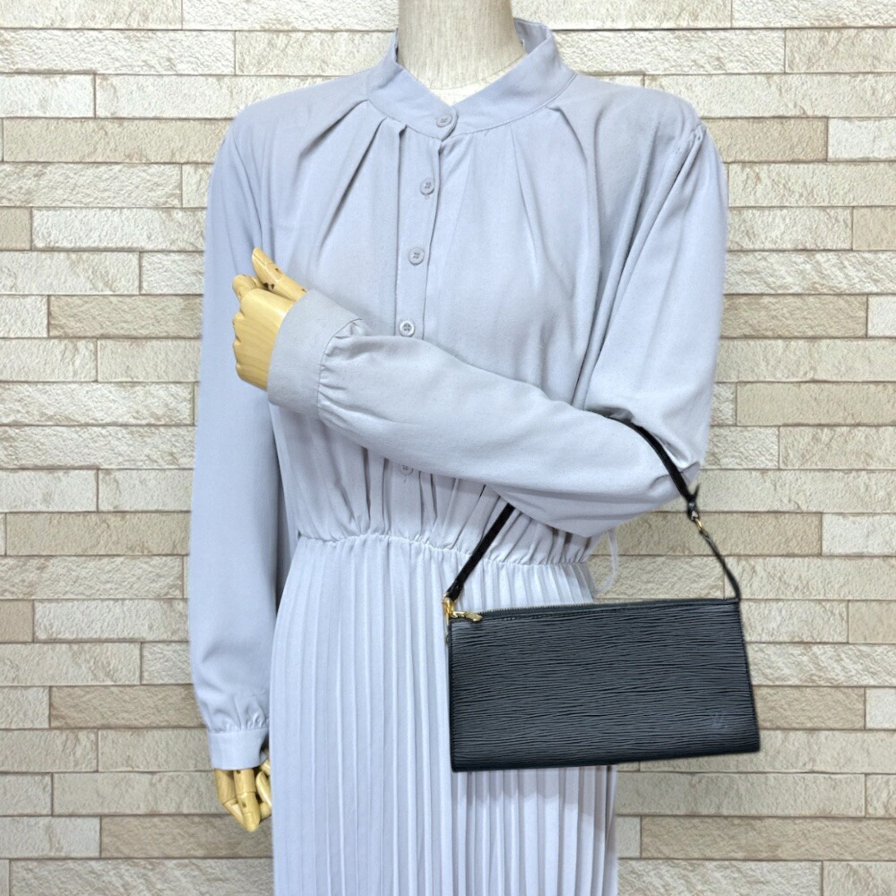 Louis Vuitton Pochette Accessoires Epi Handbag Leather