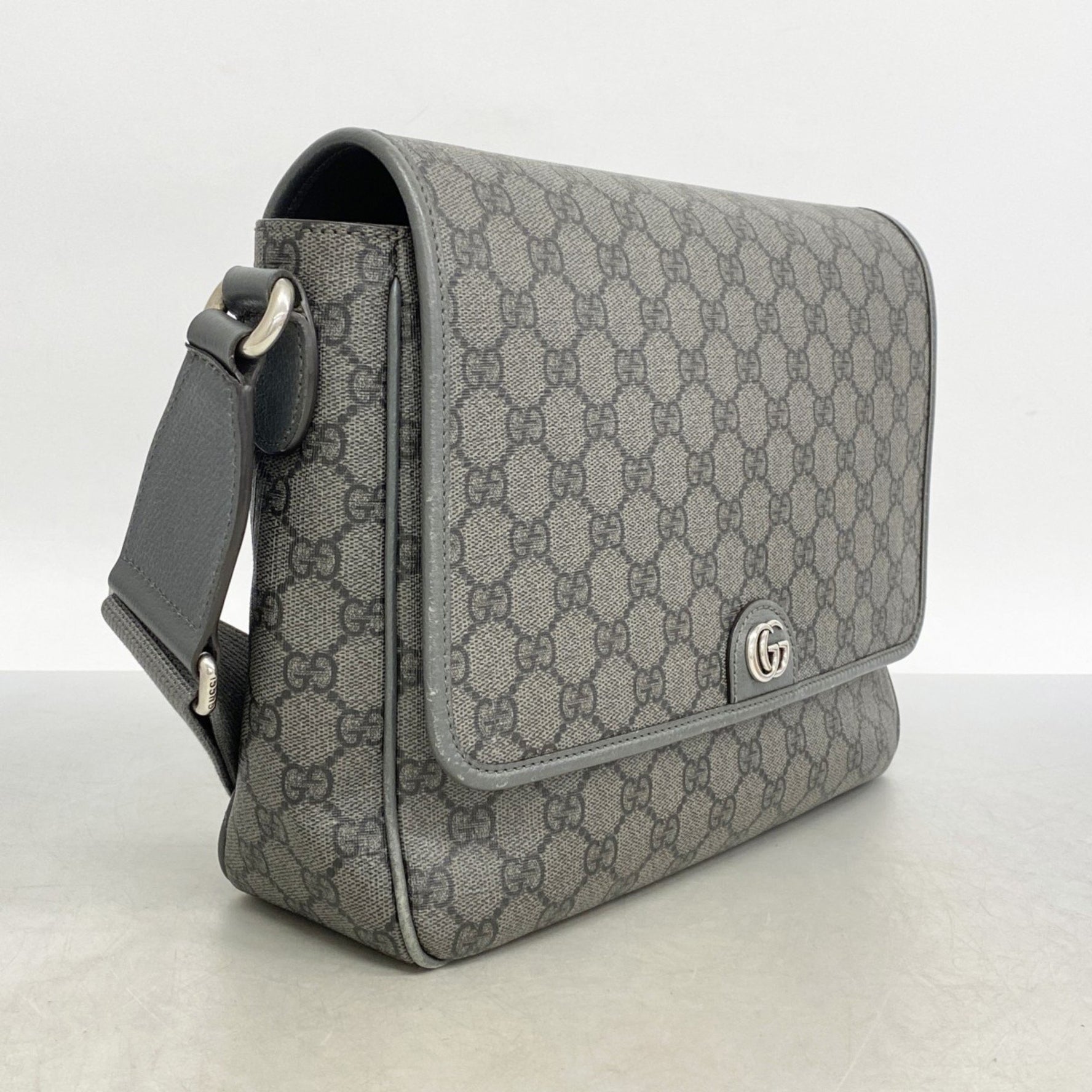 Gucci GG Supreme Shoulder Bag