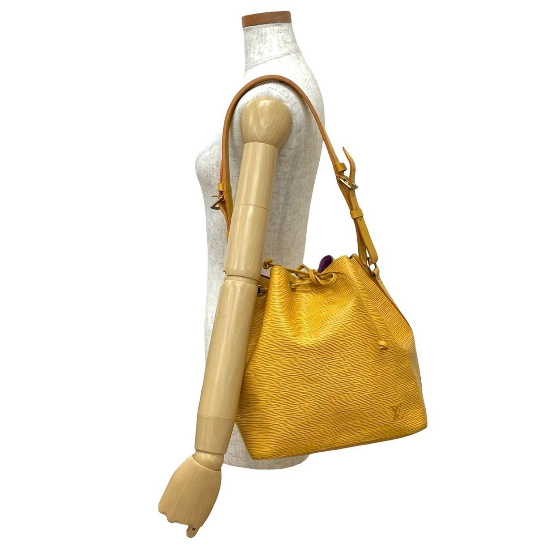LOUIS VUITTON Vintage Petit Noe Epi Leather Drawstring Semi-One Shoulder Bag in Tassili