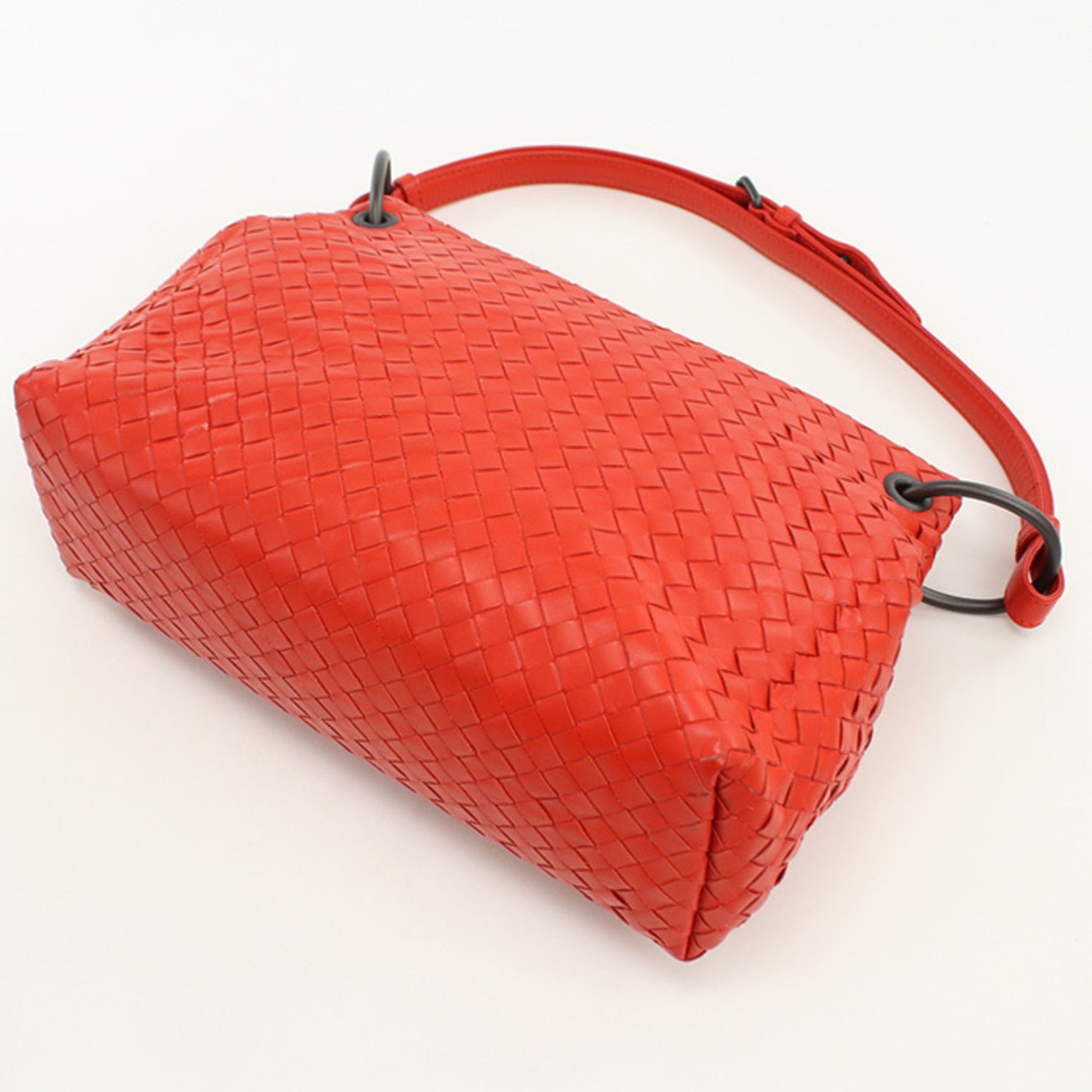 BOTTEGA VENETA Bottega Veneta One-Shoulder Intrecciato Shoulder Bag Red