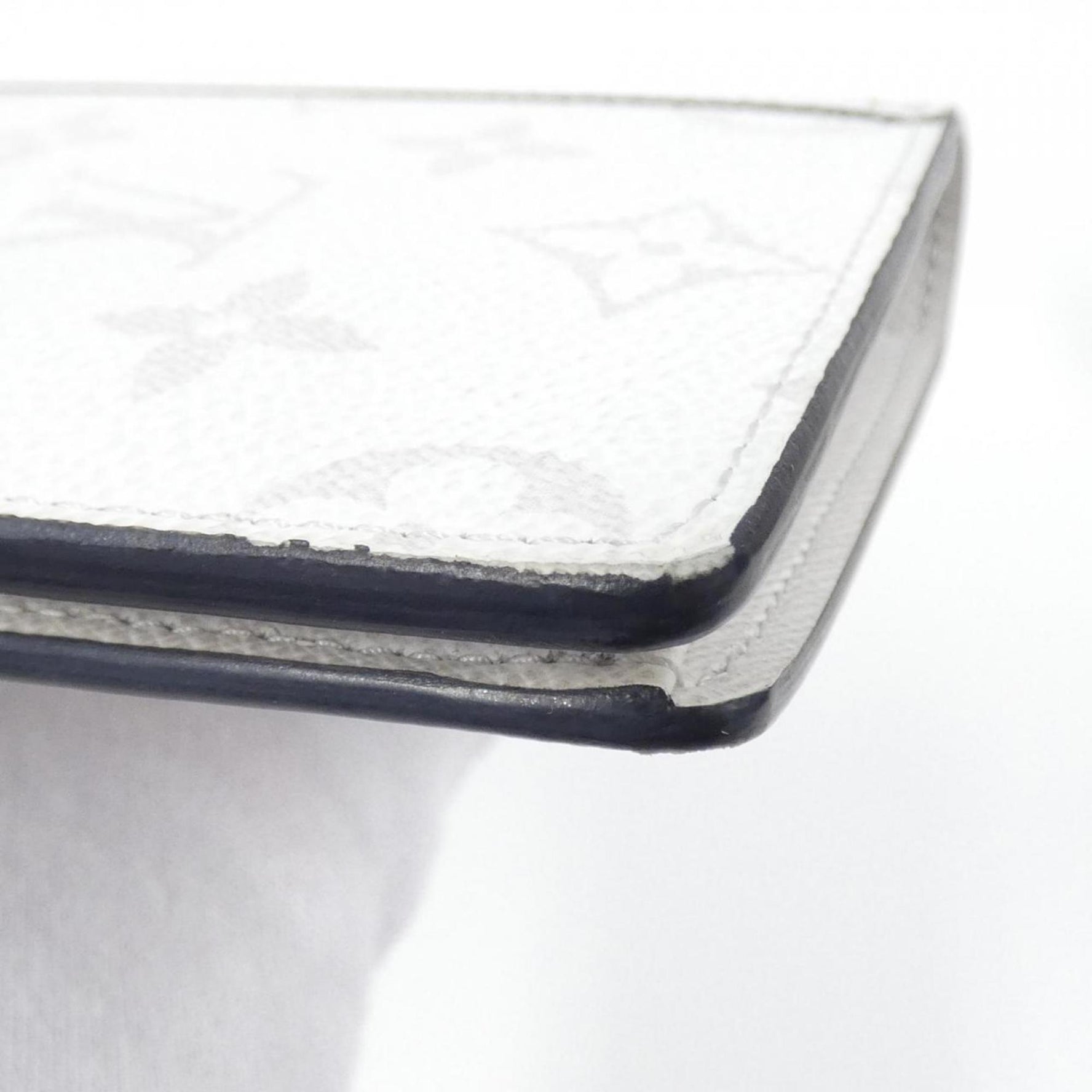 Louis Vuitton Taiga Lama Portefeuille Brazza M30298 Wallet
