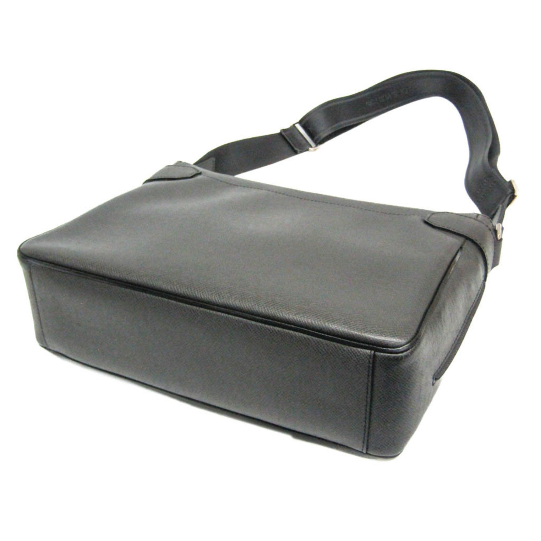 Louis Vuitton Taiga Roman MM Shoulder Bag