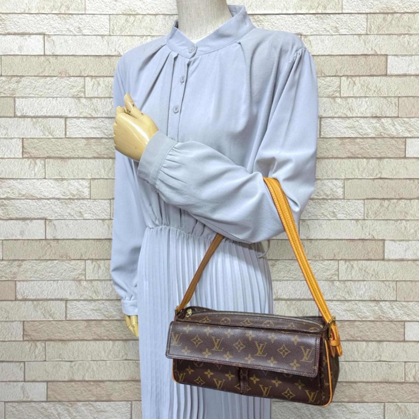 Louis Vuitton Viva Cite MM Monogram Shoulder Bag in Canvas, LOUIS VUITTON