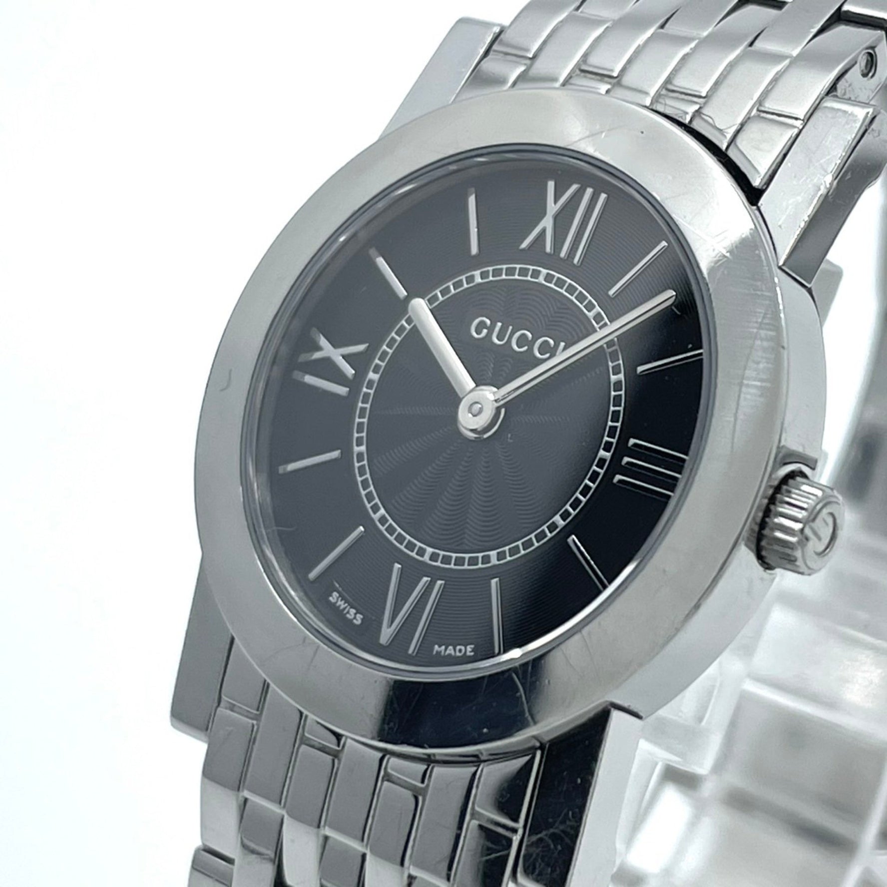 GUCCI 5200L.1 Women's Quartz Watch with Black Dial, Round Roman Numerals, and Analog G Movement