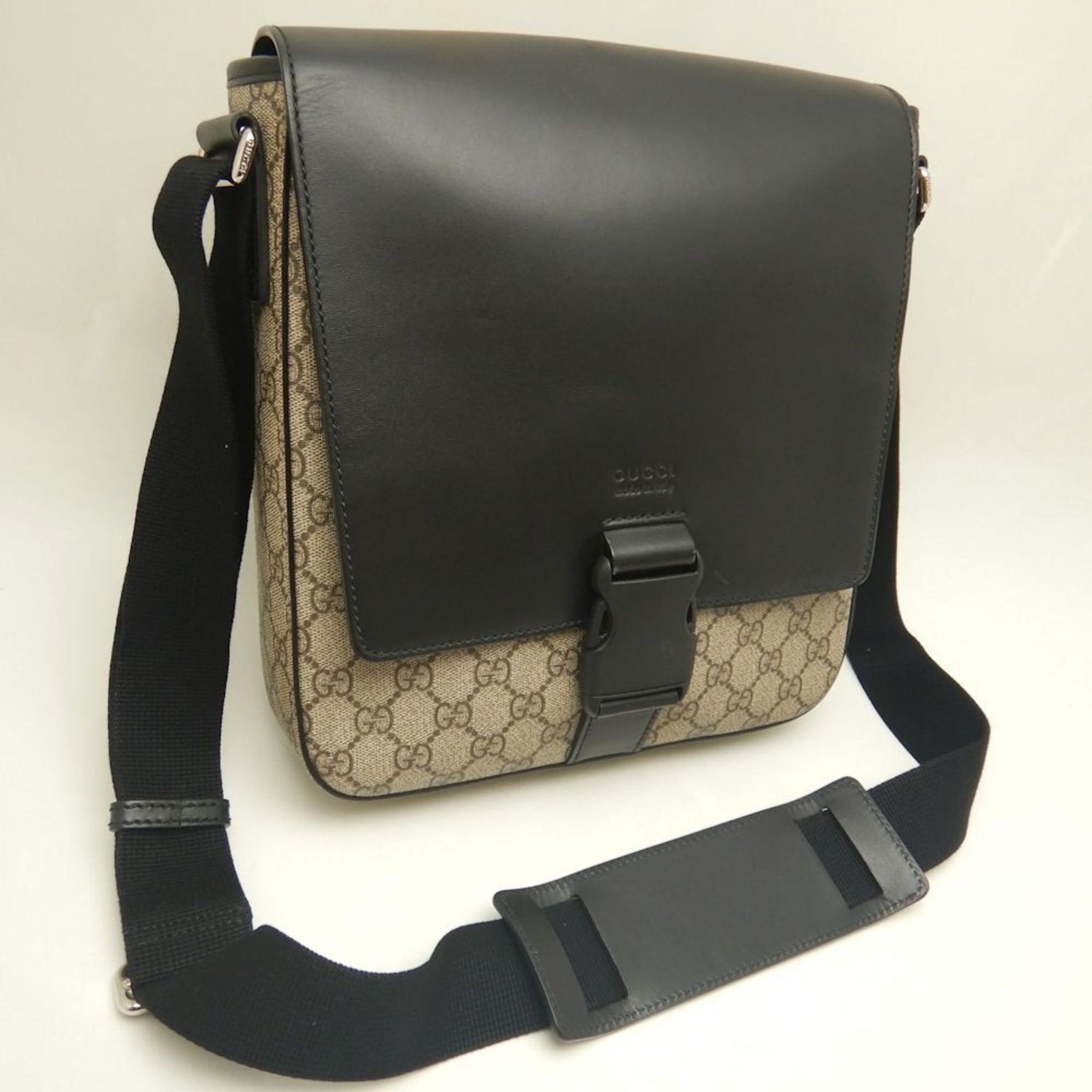 GUCCI Shoulder Bag GG Supreme Canvas Black/Beige