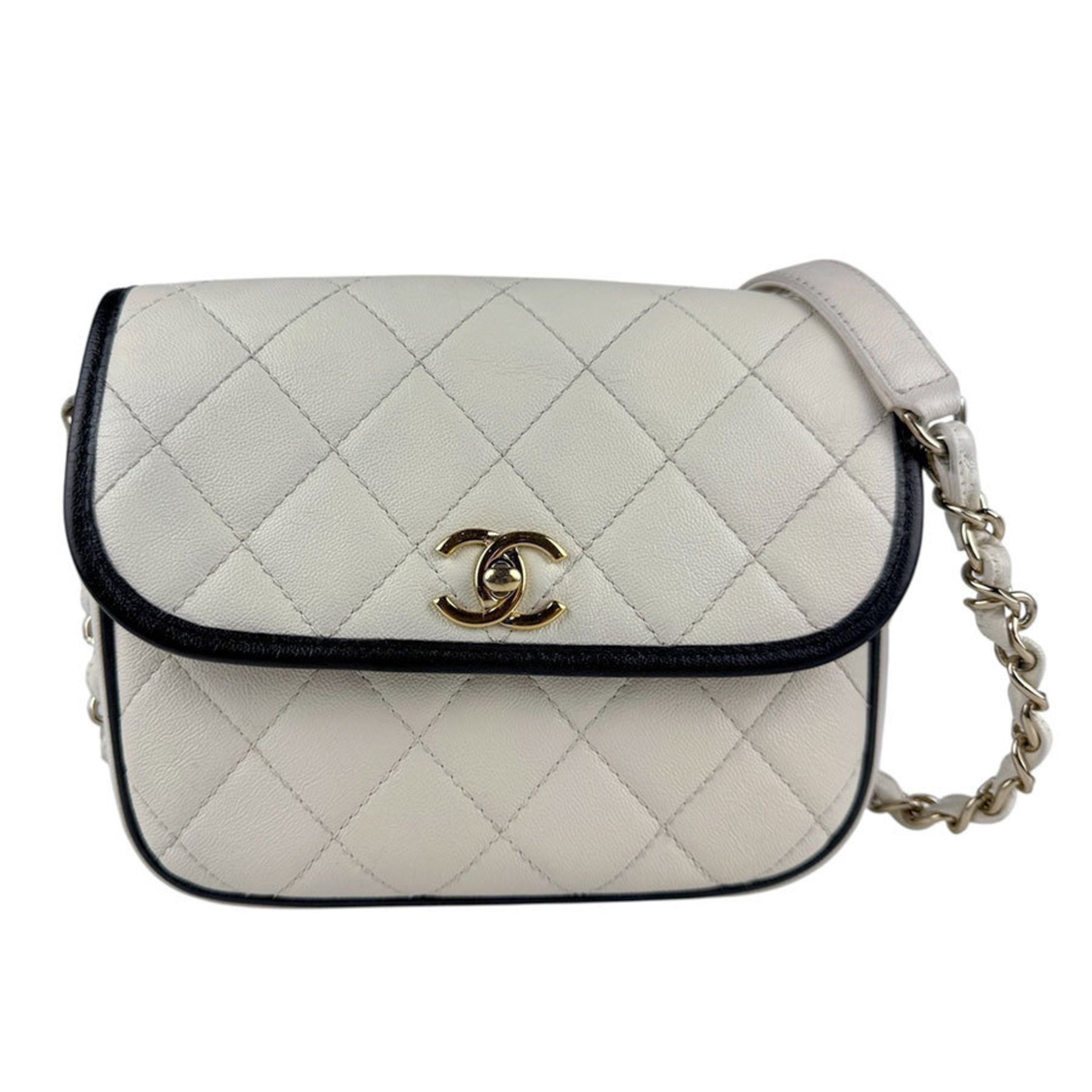 CHANEL Matelasse Shoulder Bag in Leather and Metal, Off-White, Black, Gold