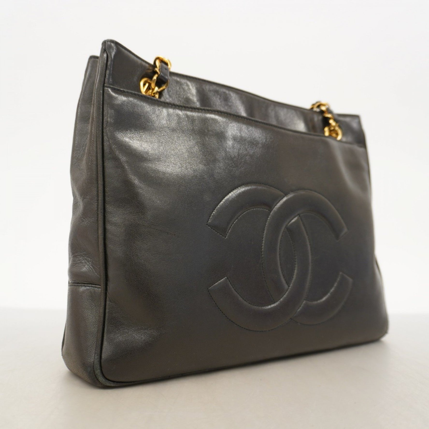 Chanel tote bag with chain shoulder strap, lambskin