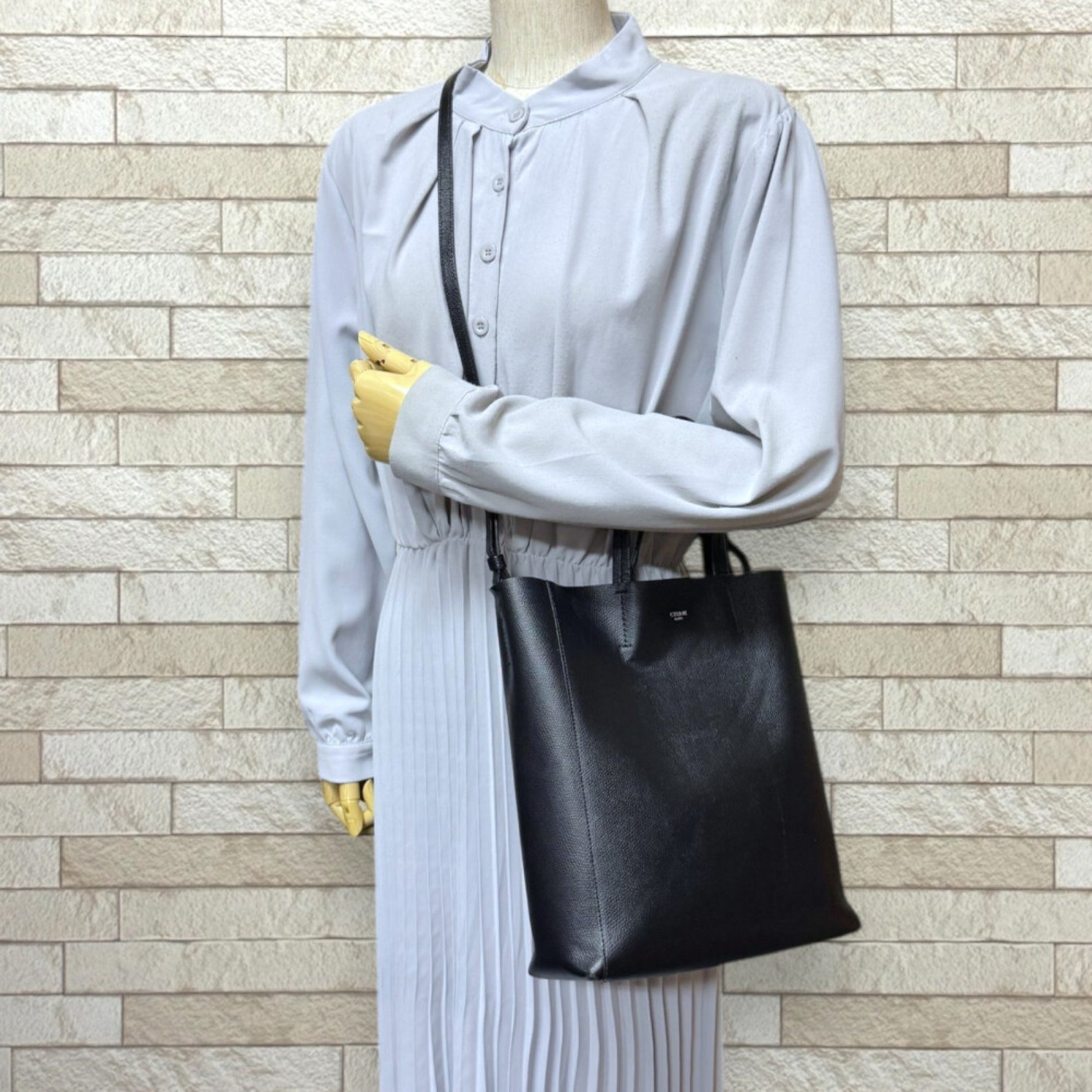 Celine Vertical Cabas Small Shoulder Bag in Leather Black.