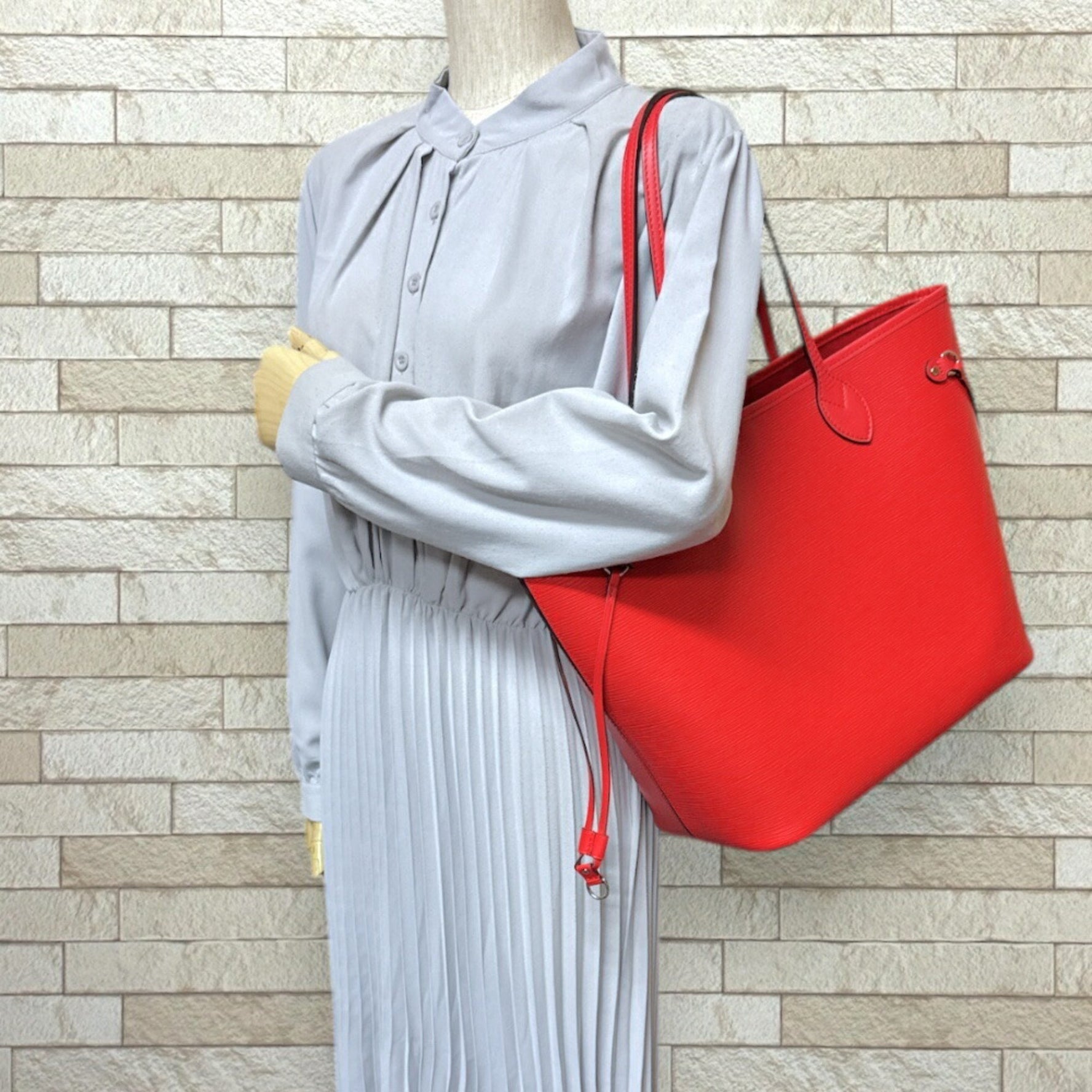 Louis Vuitton Neverfull MM Epi Tote Bag Leather Red