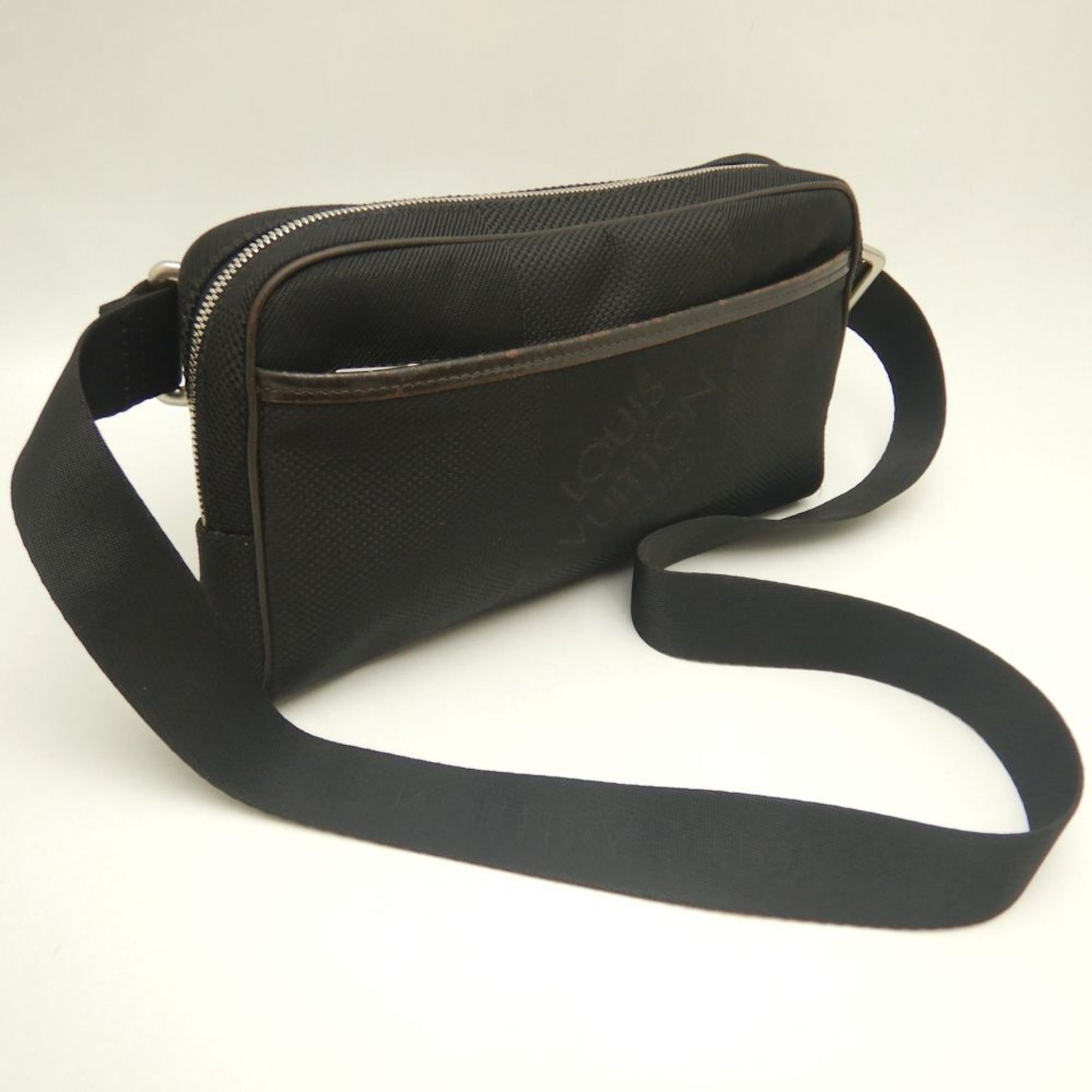 LOUIS VUITTON Damier Geant Acrobat M93620 Body Bag in Noir, Men's,