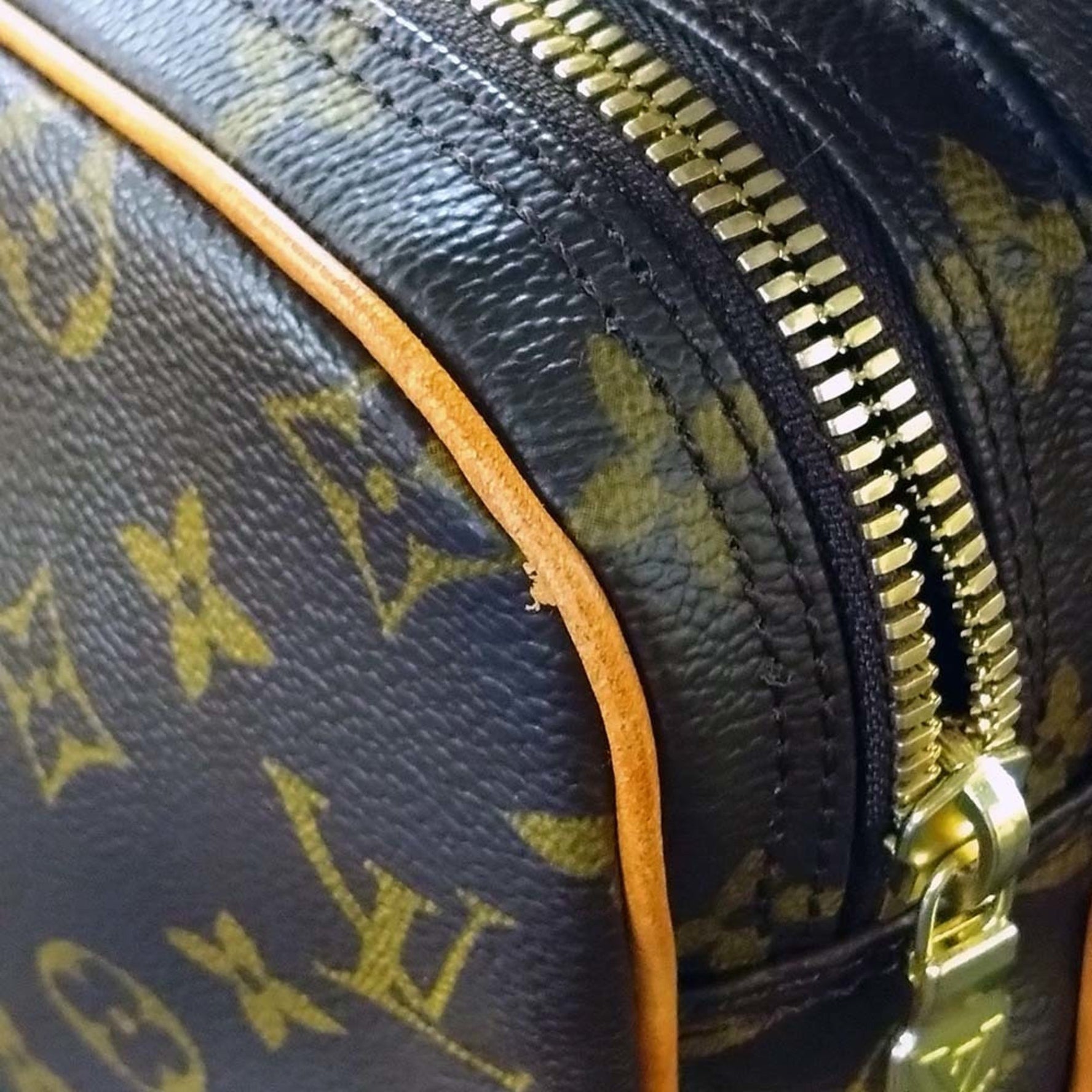 Louis Vuitton Nile Shoulder Bag Monogram Canvas