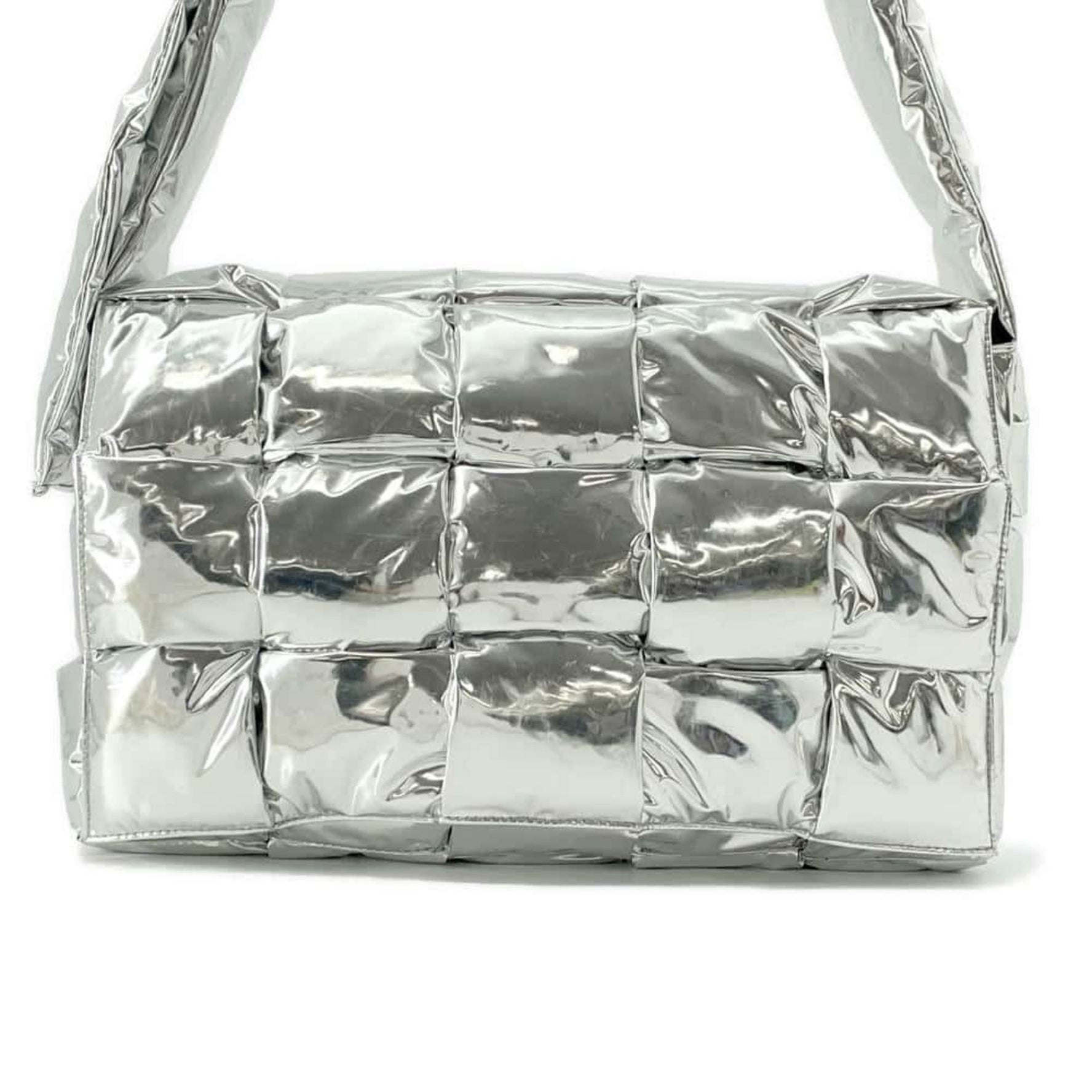 Bottega Veneta Shoulder Bag Intrecciato Cassette Metallic Effect Patent BOTTEGA VENETA