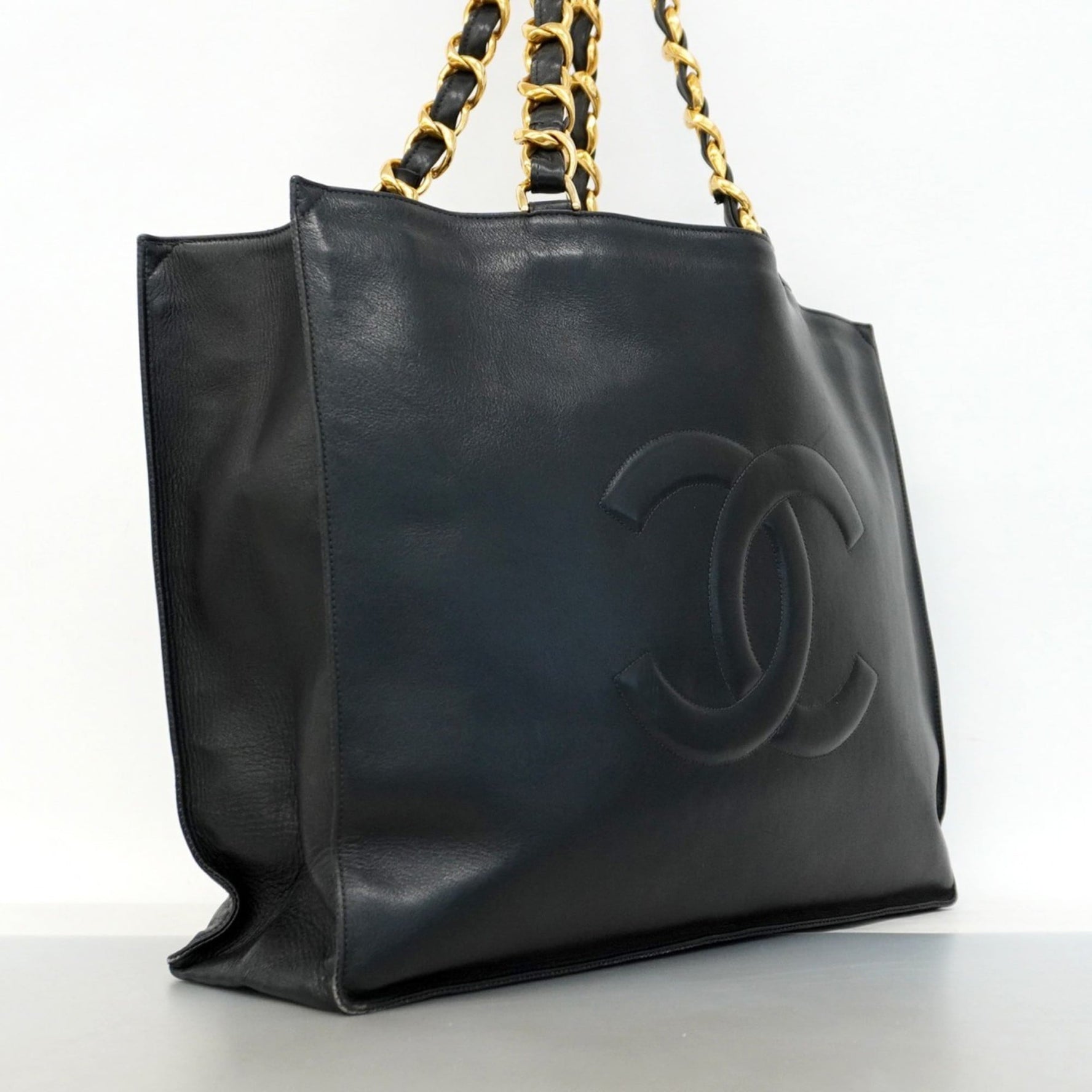 Chanel tote bag chain lambskin