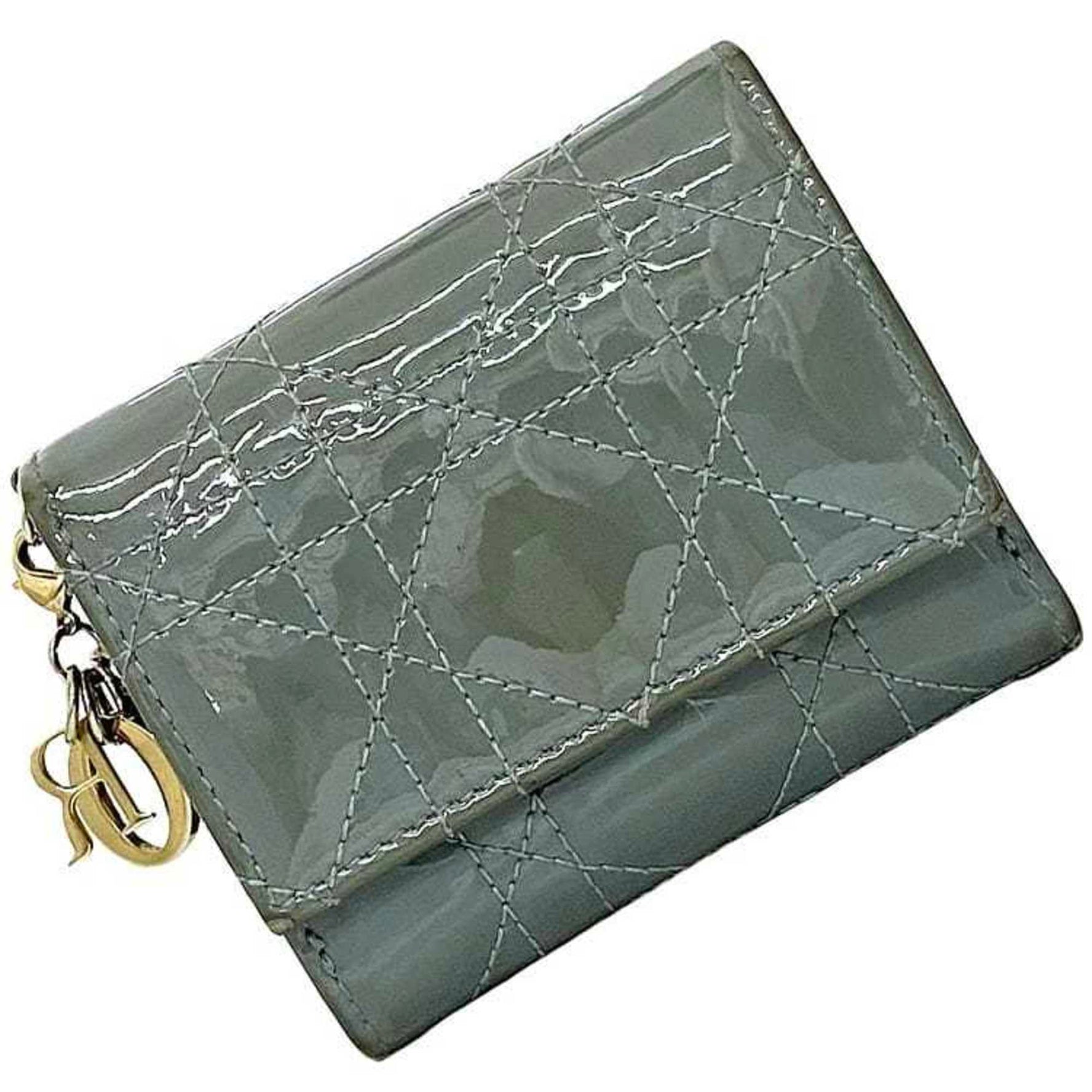 Christian Dior Tri-fold Wallet ec-23021 Grey Lady Cannage Charm Patent Leather 43 MA 1220 Compact Metal Fittings Quilting Women's