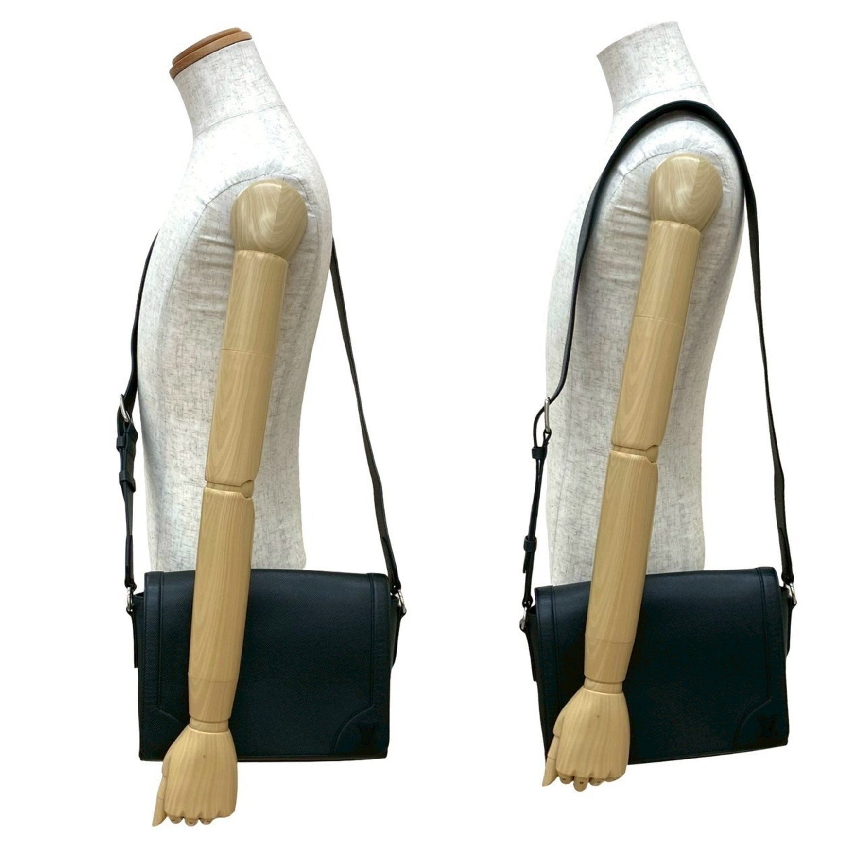 Louis Vuitton New Flap Messenger Taiga Leather Shoulder Bag Sacoche Noir