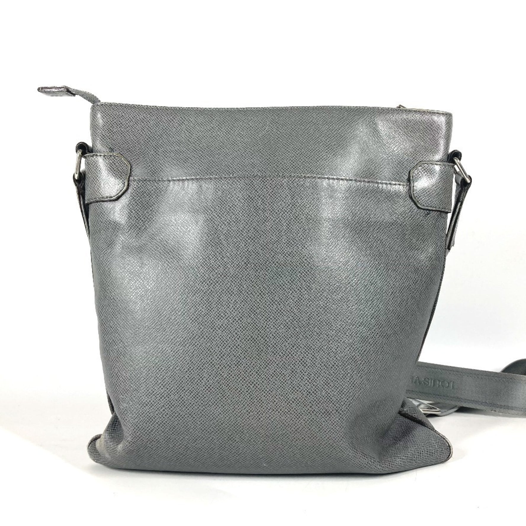 Louis Vuitton Taiga Sasha Bag Crossbody Pochette Shoulder Leather Men's Glacier Grey