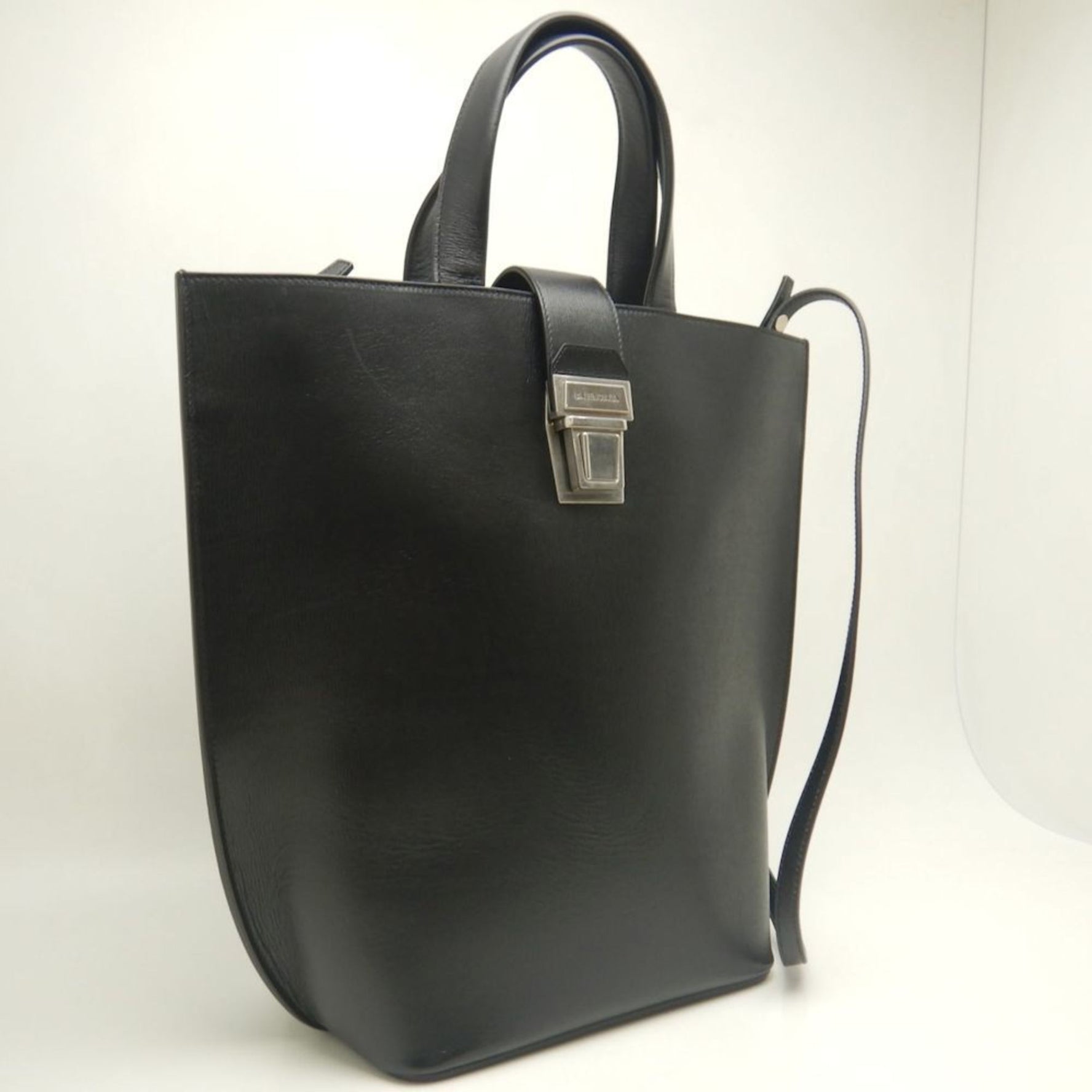 BALENCIAGA PRIEST N-S TOTE Tote Bag in Black Leather (Product Code: 253038)