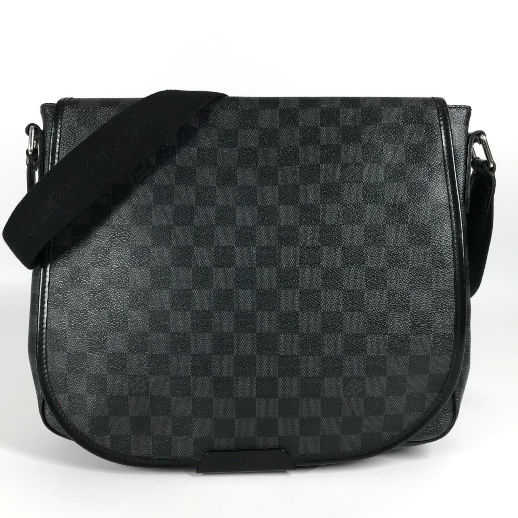 LOUIS VUITTON Damier Graphite Daniel MM Flap Messenger Bag/Shoulder Bag in Canvas, Unisex