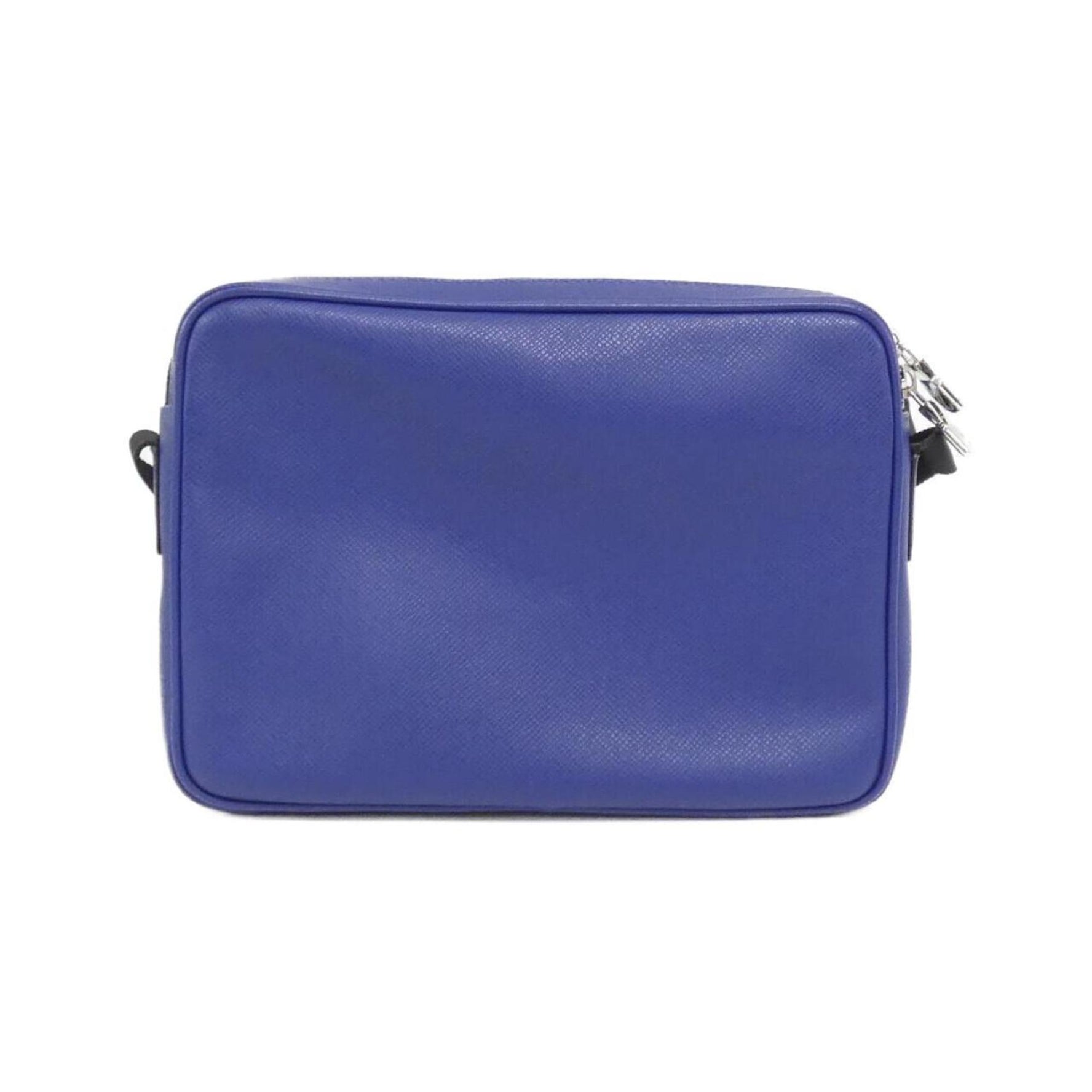 Louis Vuitton Taiga Outdoor Messenger PM Shoulder Bag