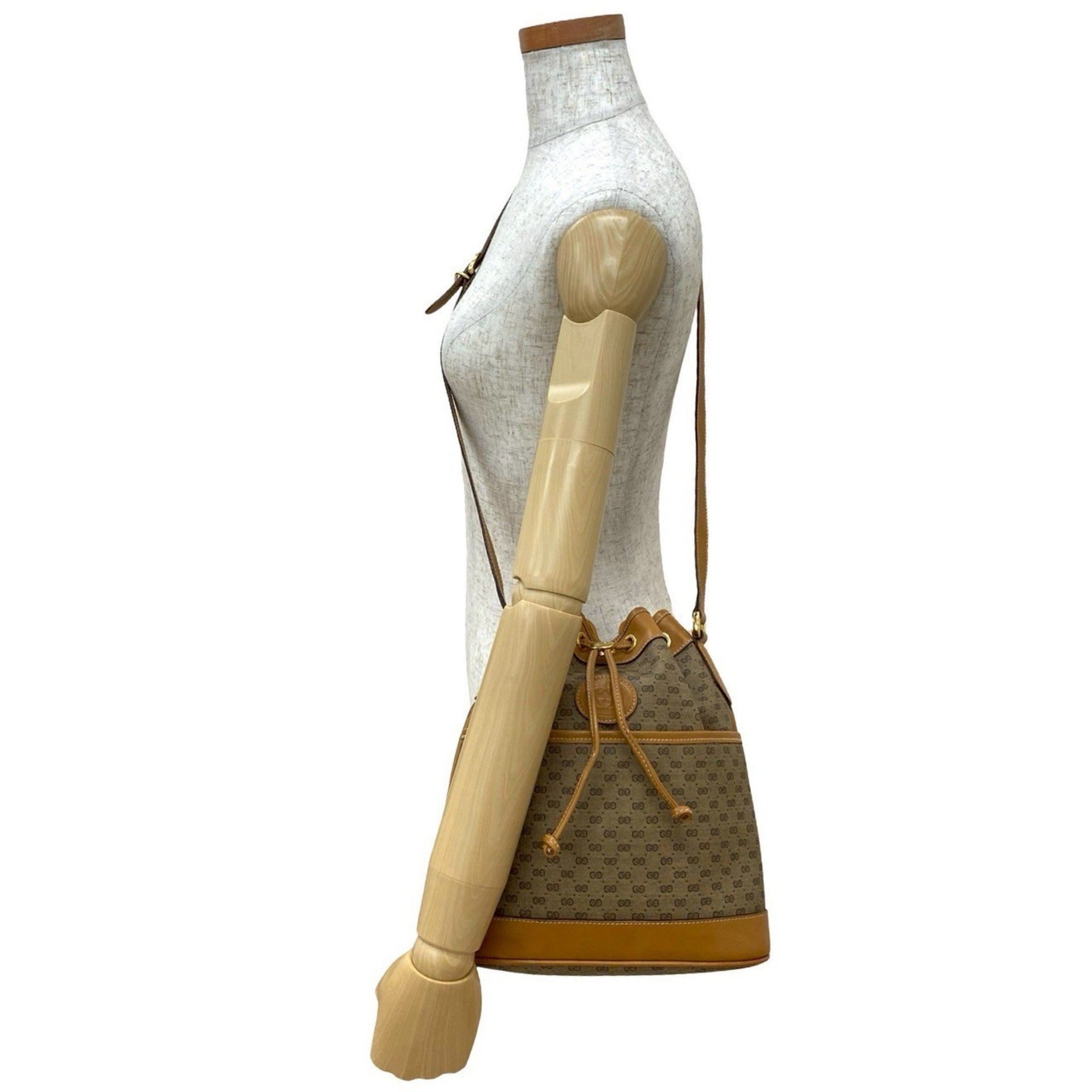 GUCCI Old Gucci Micro GG Logo Hardware Leather Drawstring Shoulder Bag Brown Camel