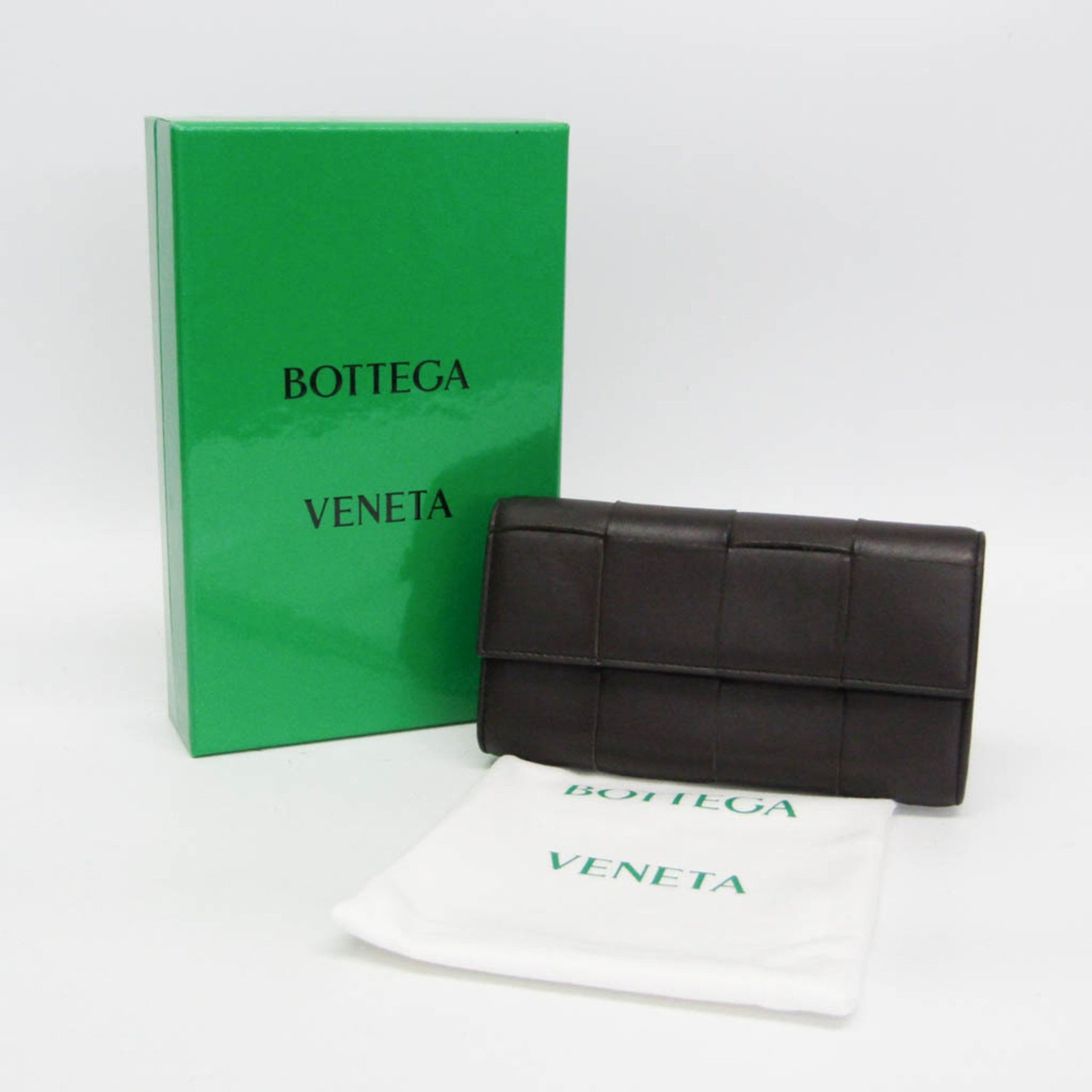 Bottega Veneta Intrecciato Maxi Intrecciato Cassette Men,Women Leather Long Wallet (bi-fold) Dark Brown