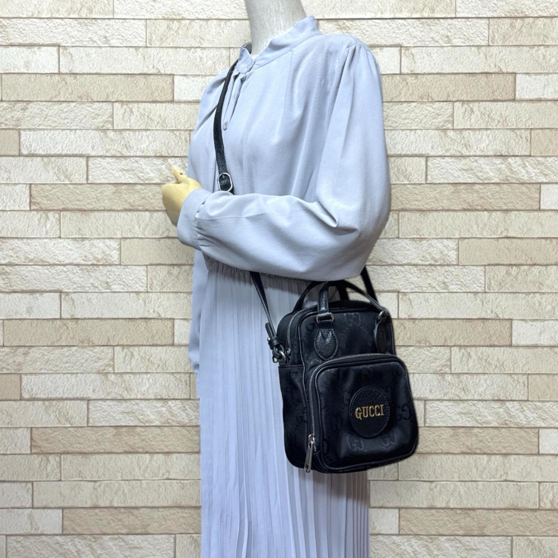 Gucci of the Grit Shoulder Bag, Nylon Unisex