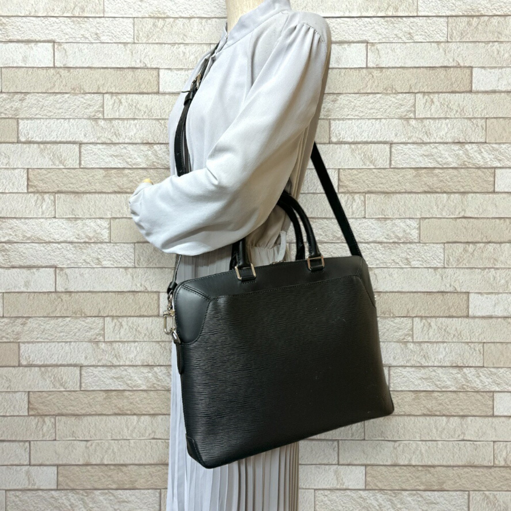 Louis Vuitton Oliver Epi Shoulder Bag Leather