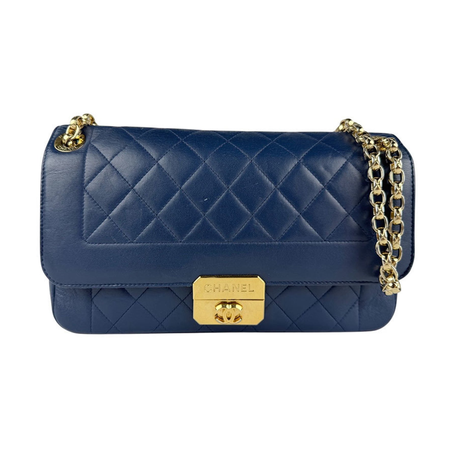 CHANEL Matelasse Shoulder Bag in Leather, Metal, and Gold